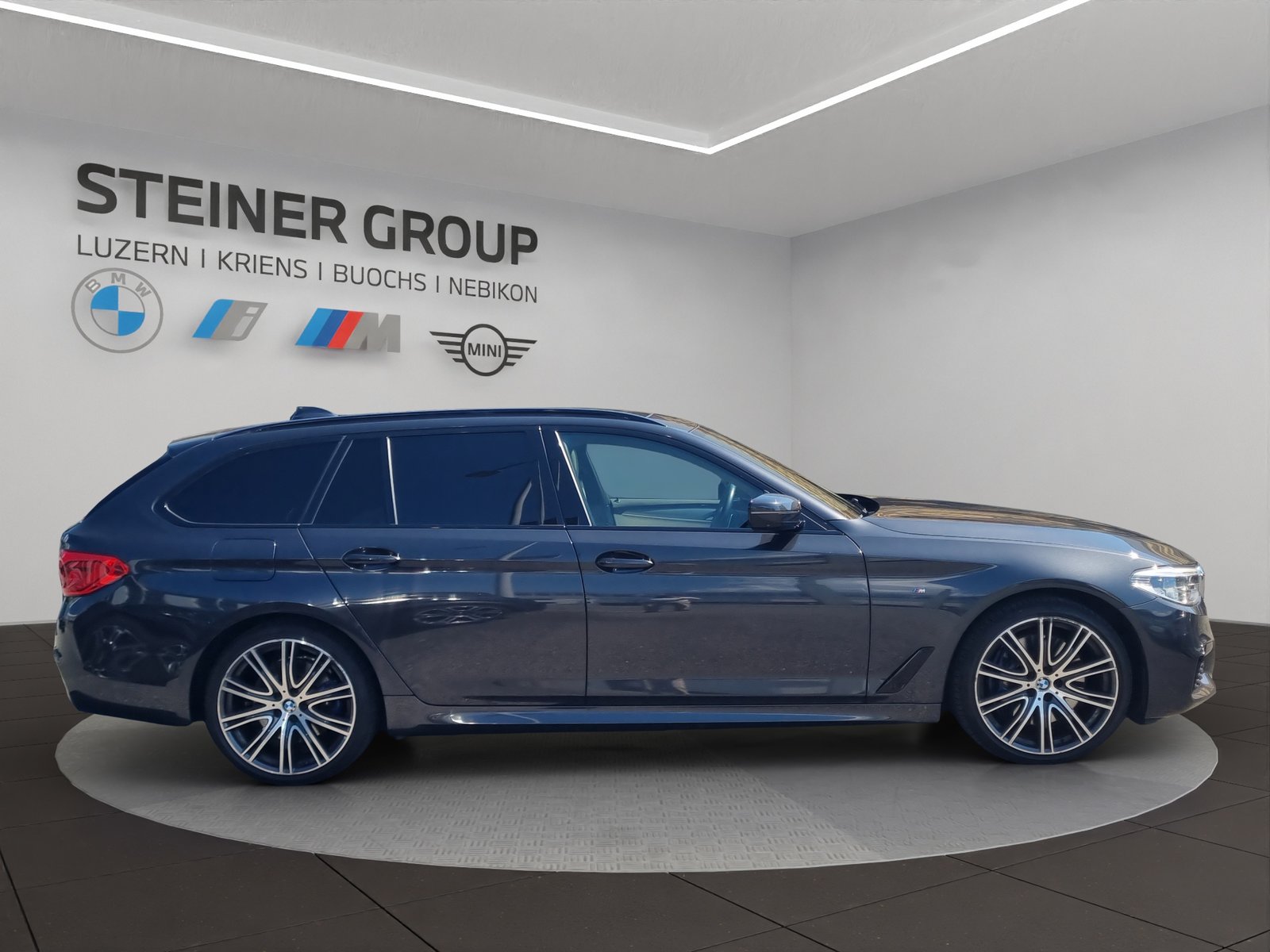 BMW 540i Touring Steptronic MSport, Petrol, Second hand / Used, Automatic - 4