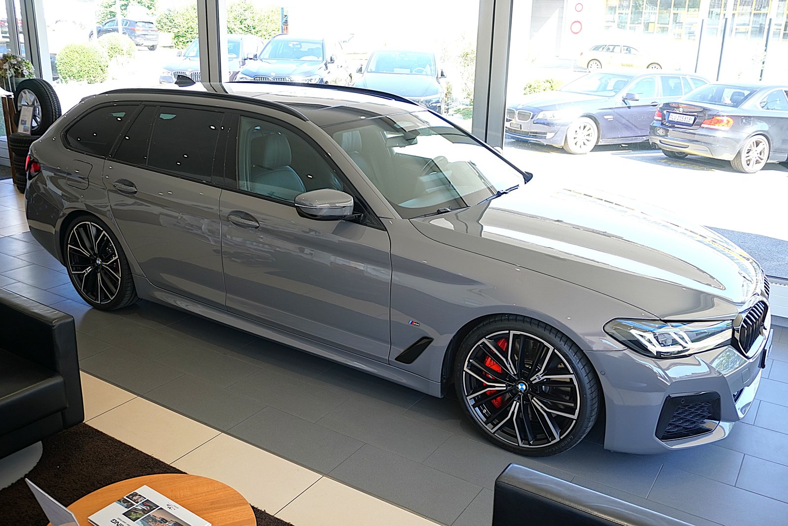BMW 540d 48V Touring M Sport Steptronic, Mild-Hybrid Diesel/Elektro, Occasion / Gebraucht, Automatik - 3