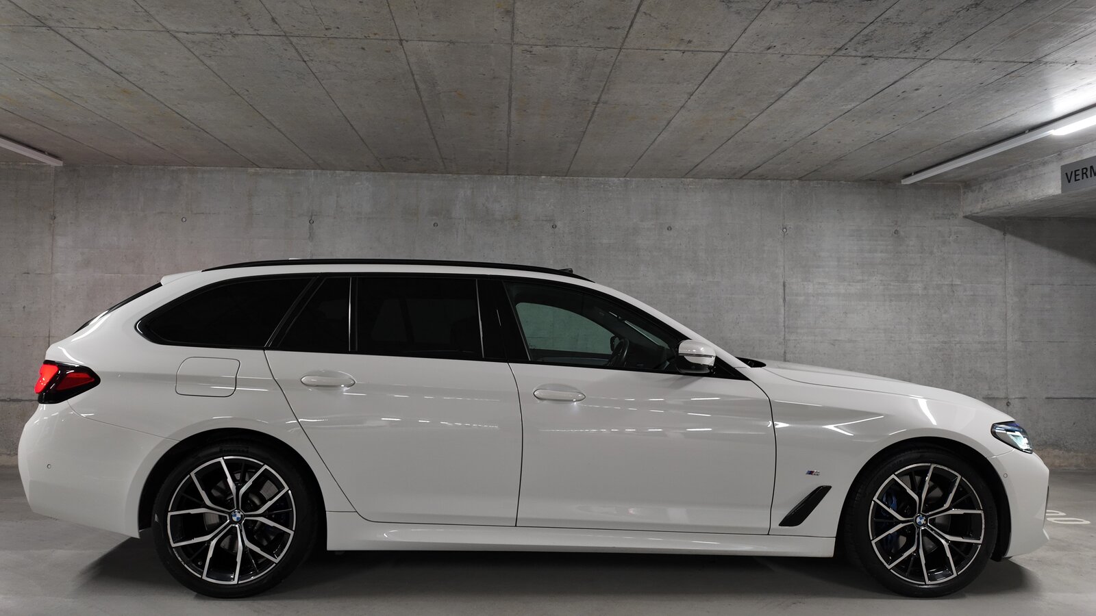BMW 540d 48V Touring Pure M Sport Steptronic, Mild-Hybrid Diesel/Electric, Second hand / Used, Automatic - 4