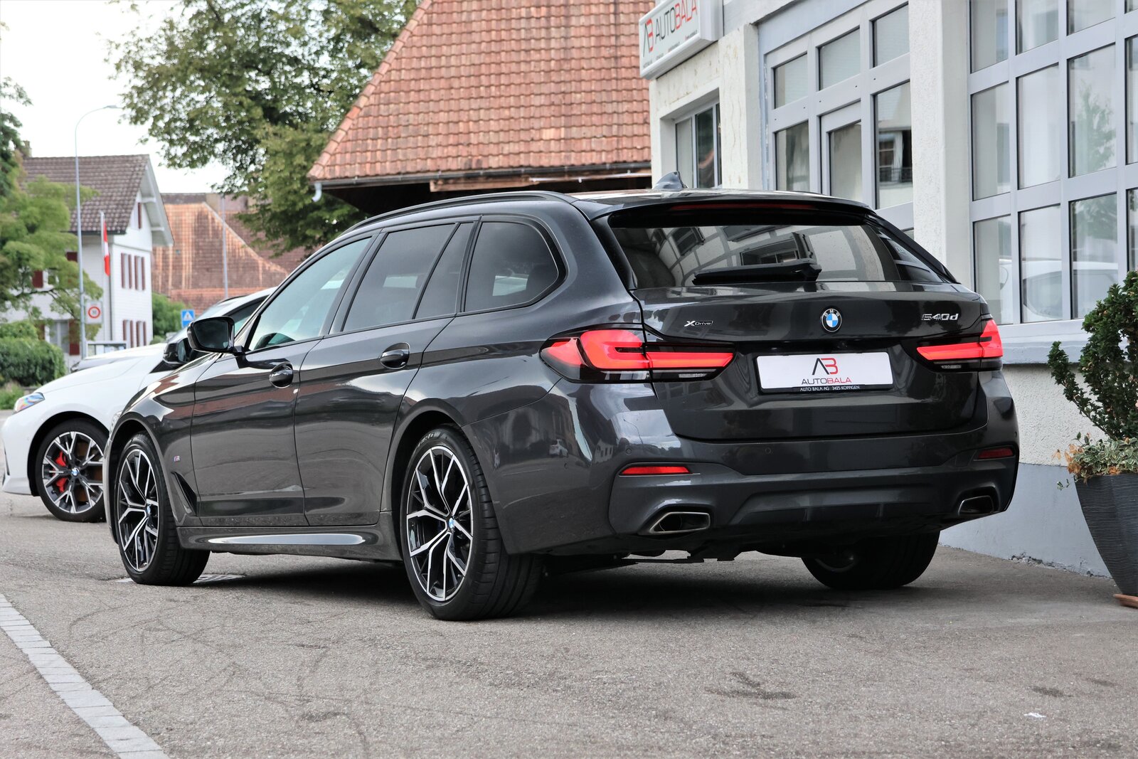 BMW 540d 48V Touring Pure M Sport Steptronic, Mild-Hybrid Diesel/Elektro, Occasion / Gebraucht, Automatik - 3