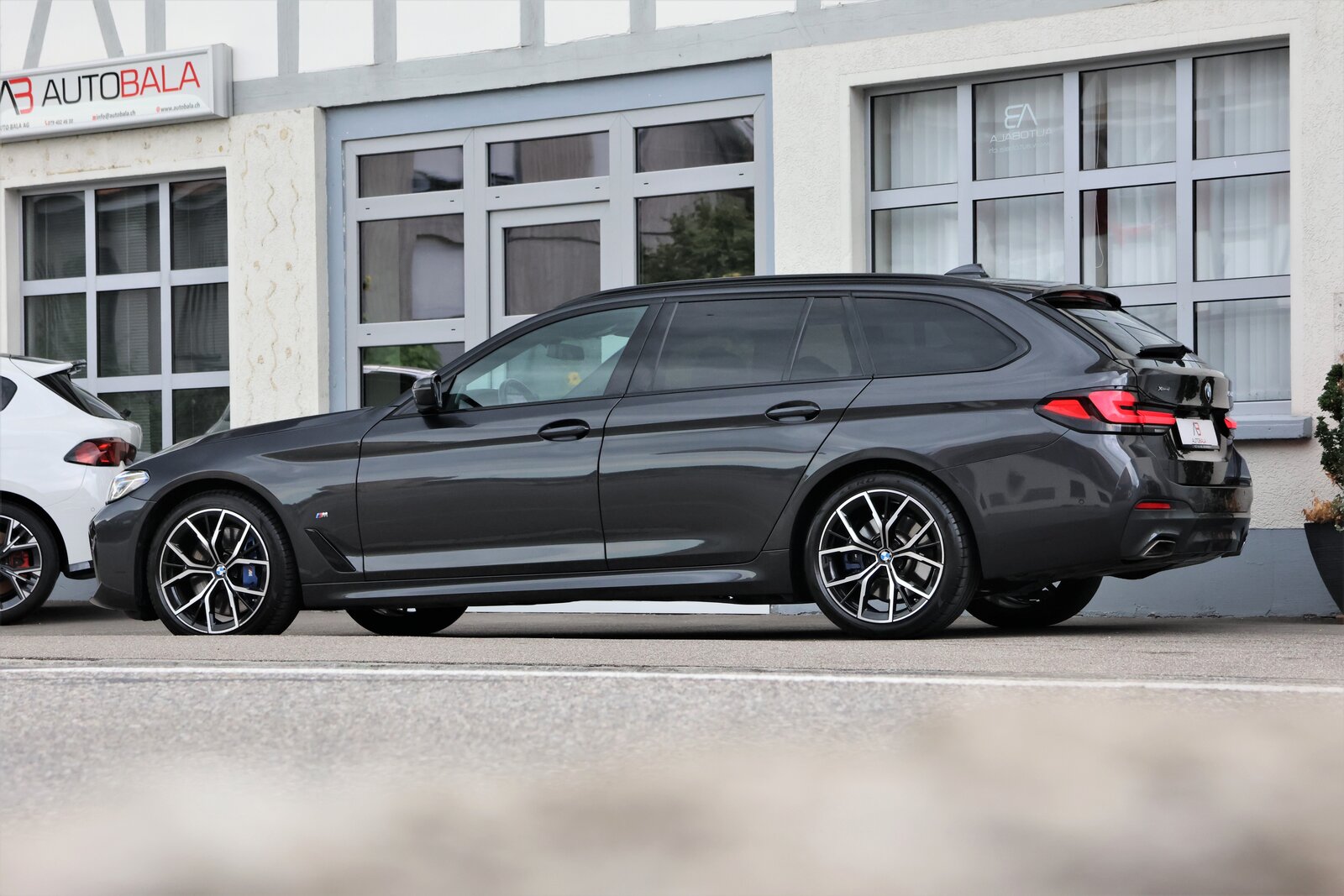 BMW 540d 48V Touring Pure M Sport Steptronic, Mild-Hybrid Diesel/Elektro, Occasion / Gebraucht, Automatik - 4
