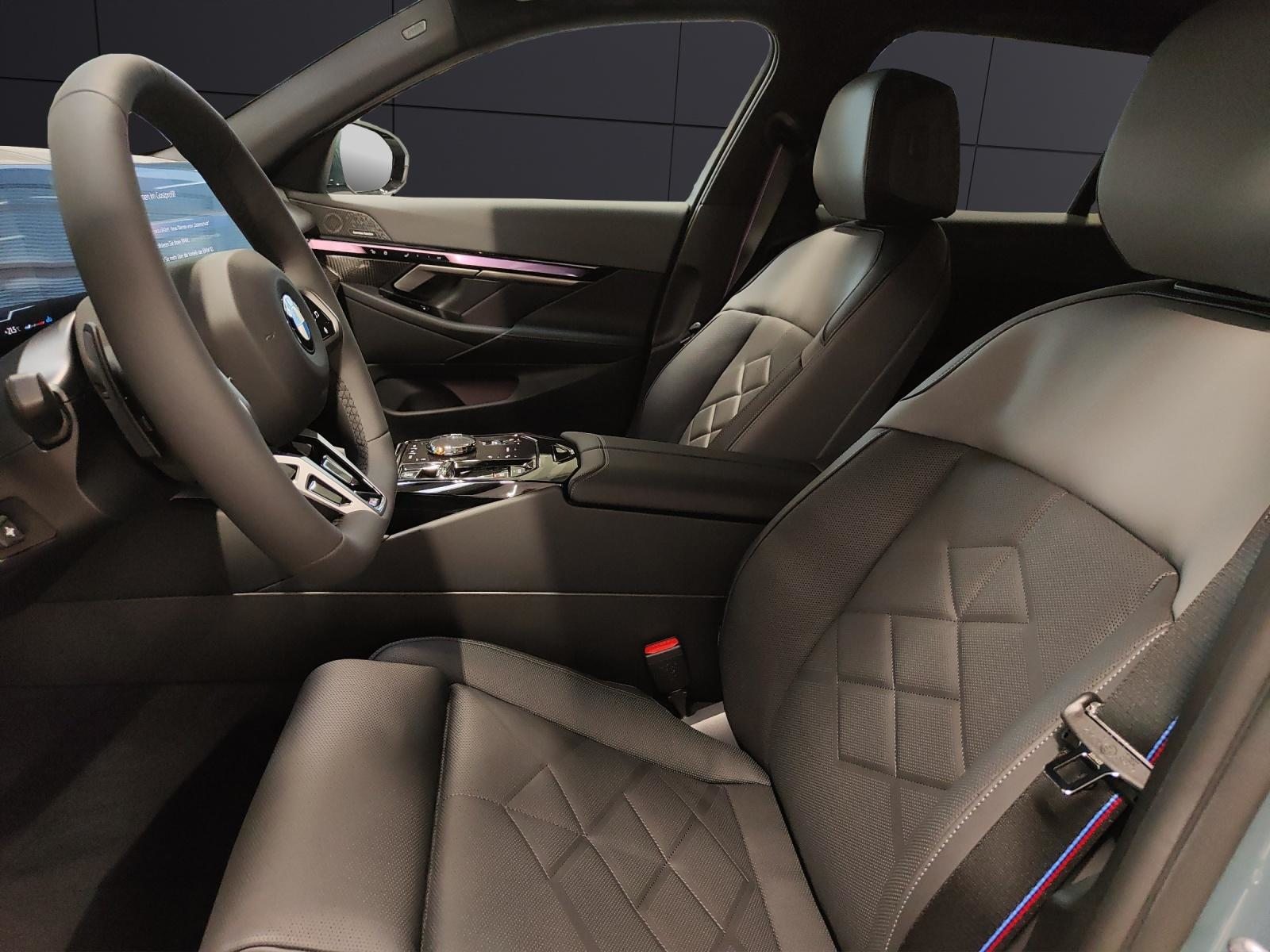 BMW 540d xDrive Touring, Mild-Hybrid Diesel/Electric, Ex-demonstrator, Automatic - 2