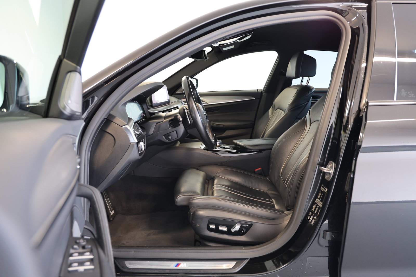 BMW 540d M-Sport Steptronic, Diesel, Occasion / Gebraucht, Automatik - 6