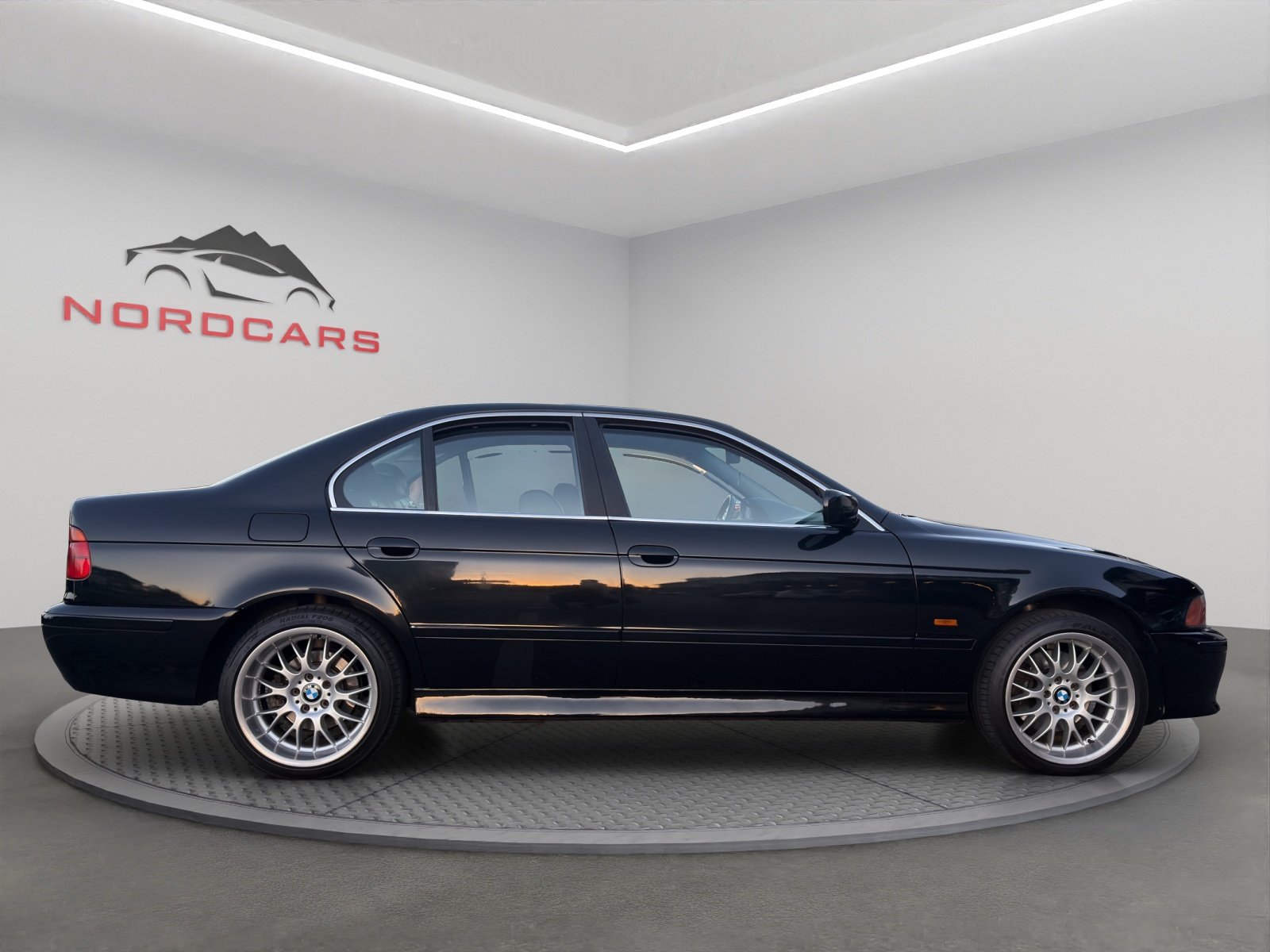 BMW 540i, Petrol, Second hand / Used, Manual - 6