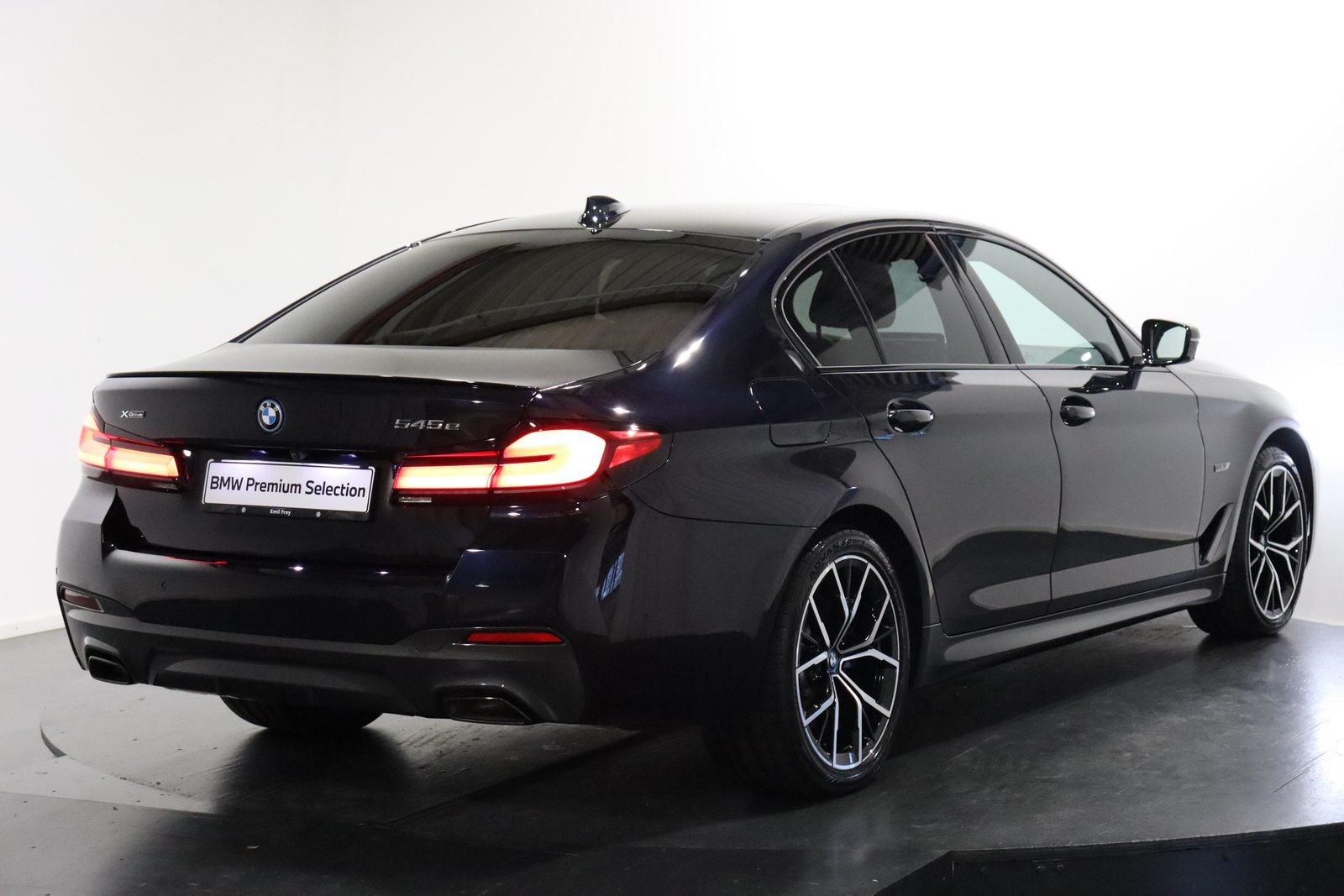BMW 545e xDrive SAG, Plug-in-Hybrid Petrol/Electric, Second hand / Used, Automatic - 3