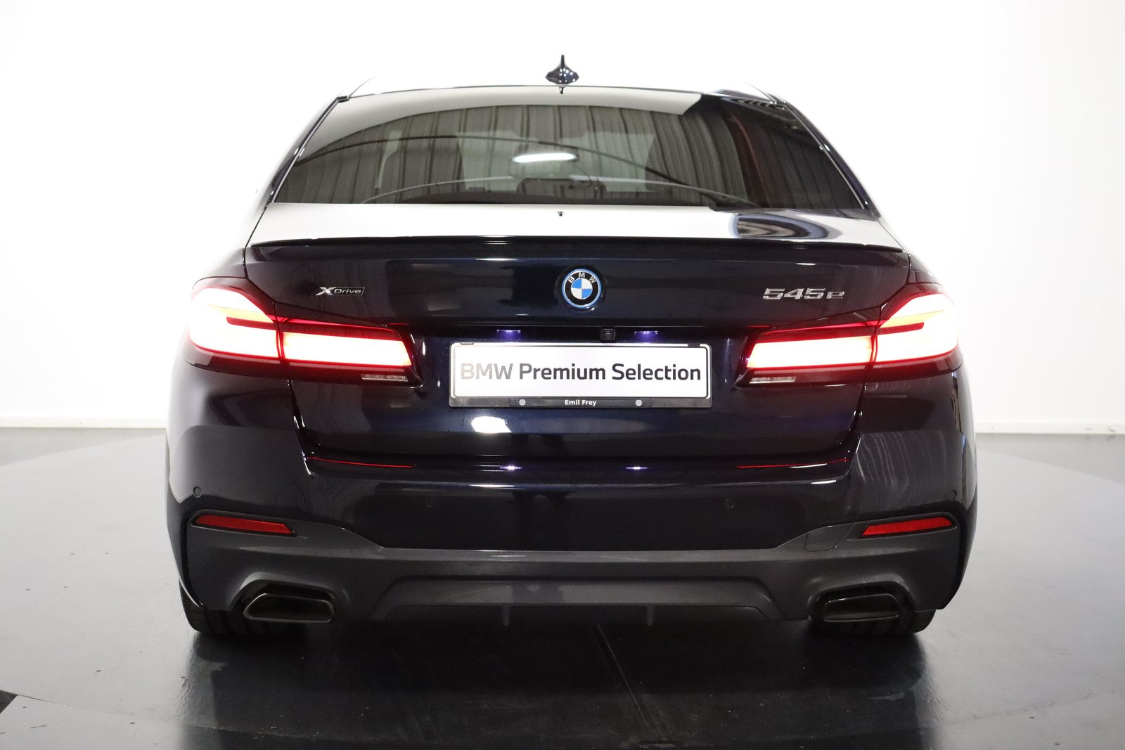 BMW 545e xDrive SAG, Plug-in-Hybrid Petrol/Electric, Second hand / Used, Automatic - 4