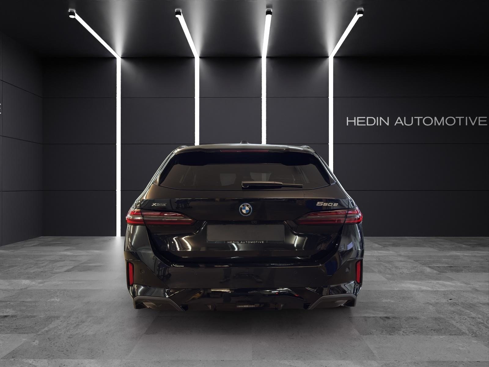 BMW 550e xDrive Touring, Hybride Rechargeable Essence/Électricité, Voiture nouvelle, Automatique - 4