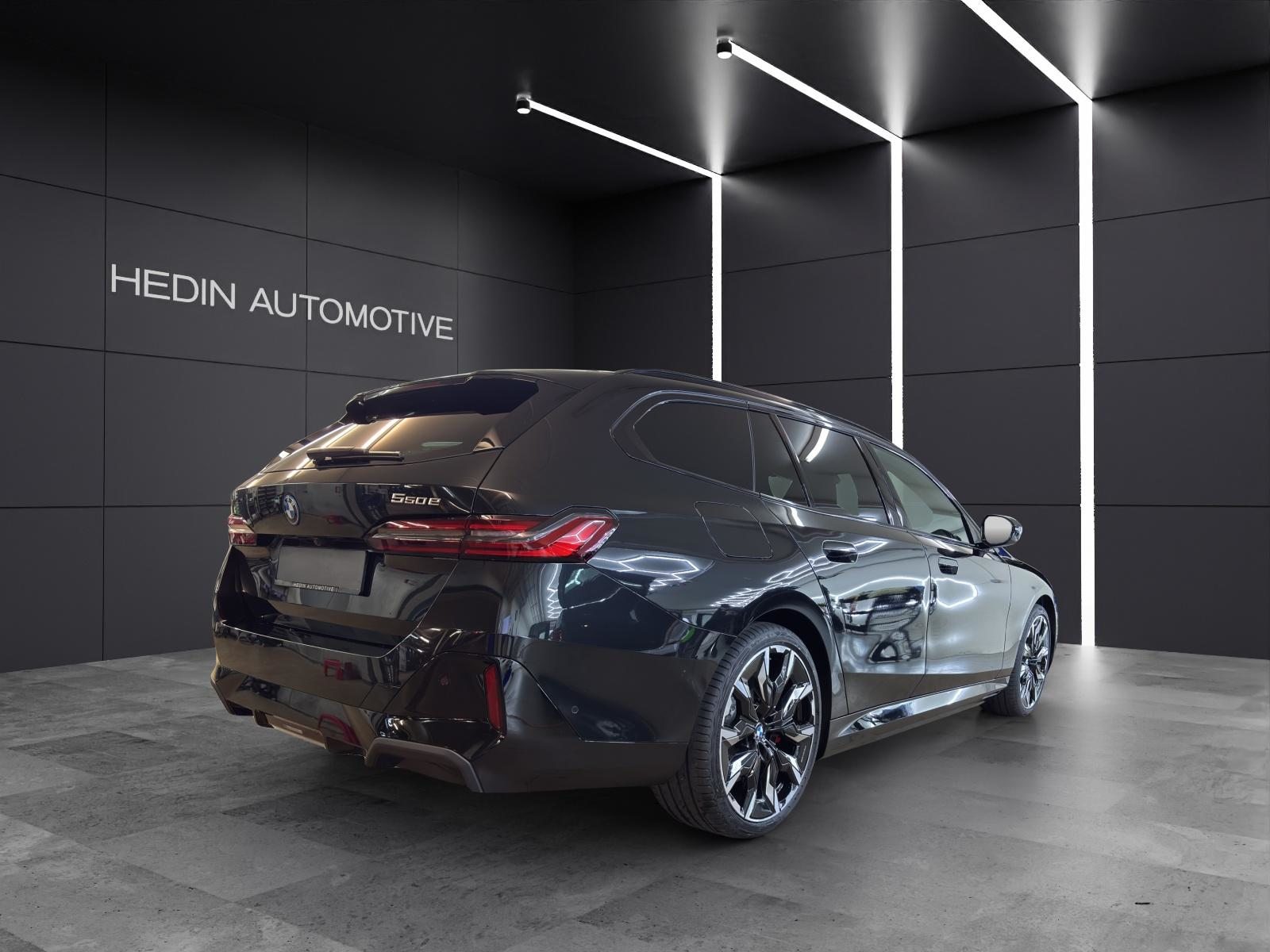 BMW 550e xDrive Touring, Hybride Rechargeable Essence/Électricité, Voiture nouvelle, Automatique - 5