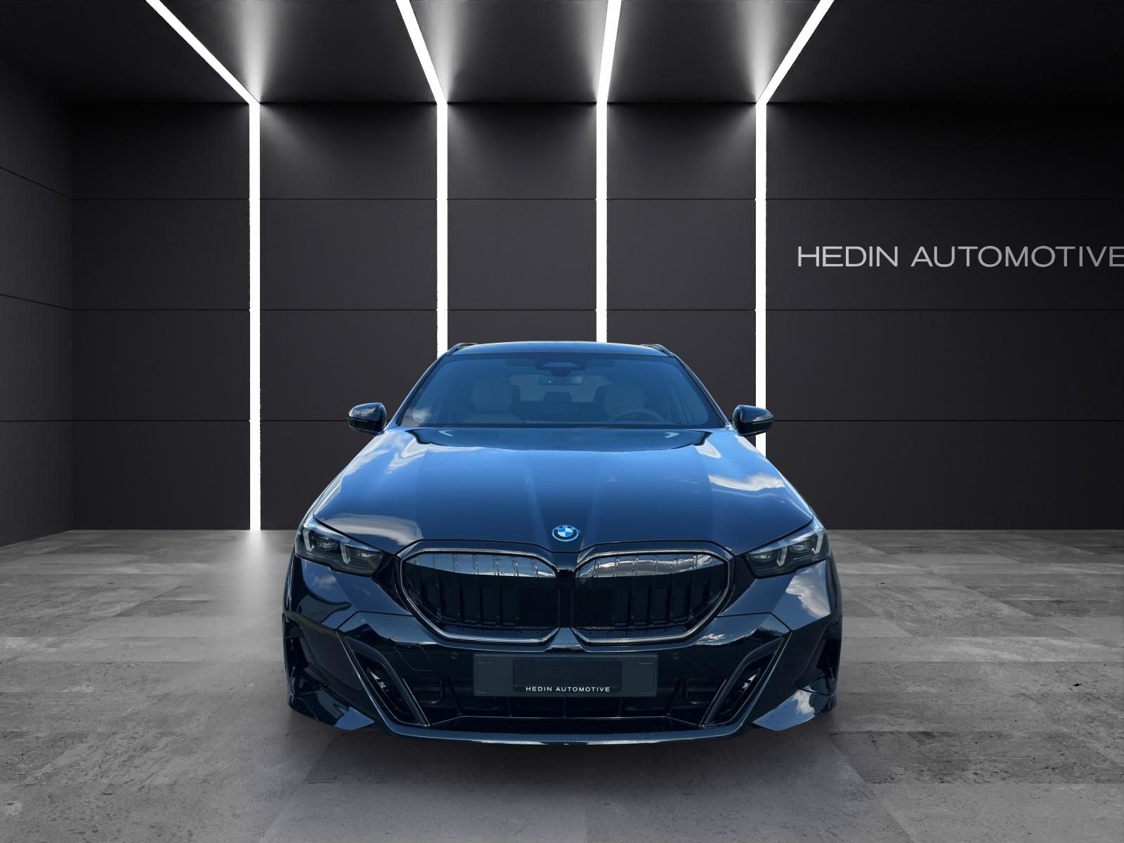 BMW 550e xDrive Touring, Hybride Rechargeable Essence/Électricité, Voiture nouvelle, Automatique - 2