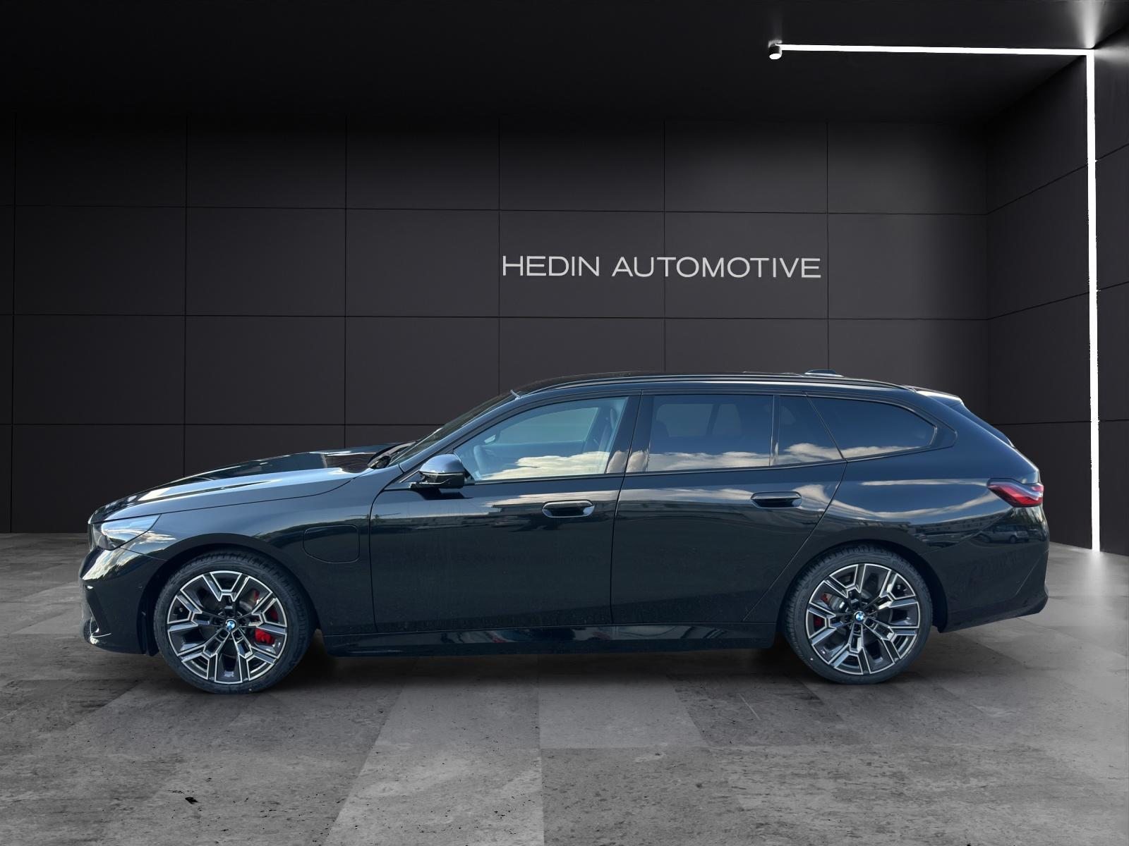 BMW 550e xDrive Touring, Hybride Rechargeable Essence/Électricité, Voiture nouvelle, Automatique - 3