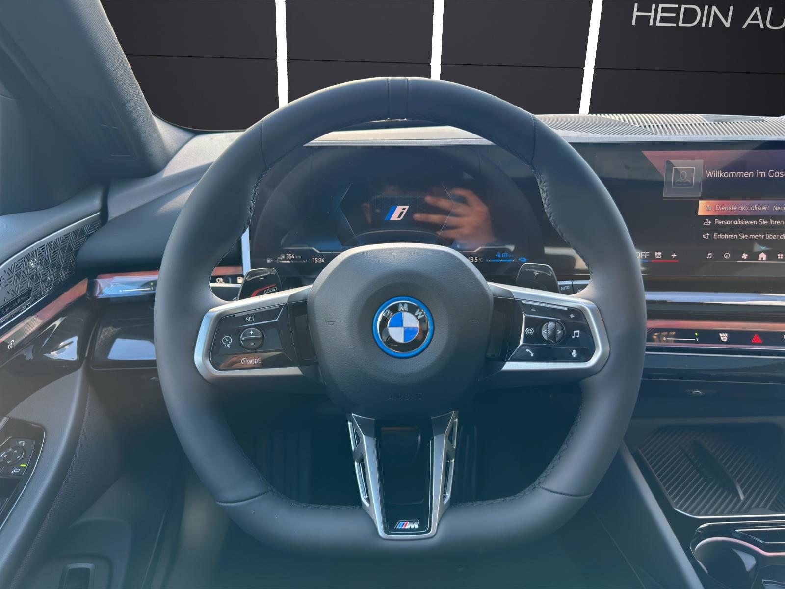 BMW 550e xDrive Touring, Hybride Rechargeable Essence/Électricité, Voiture nouvelle, Automatique - 7