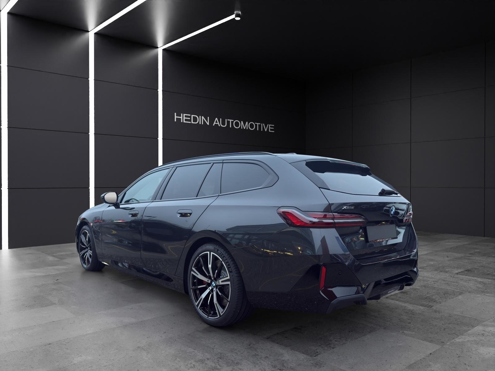 BMW 550e xDrive Touring, Hybride Rechargeable Essence/Électricité, Voiture nouvelle, Automatique - 4