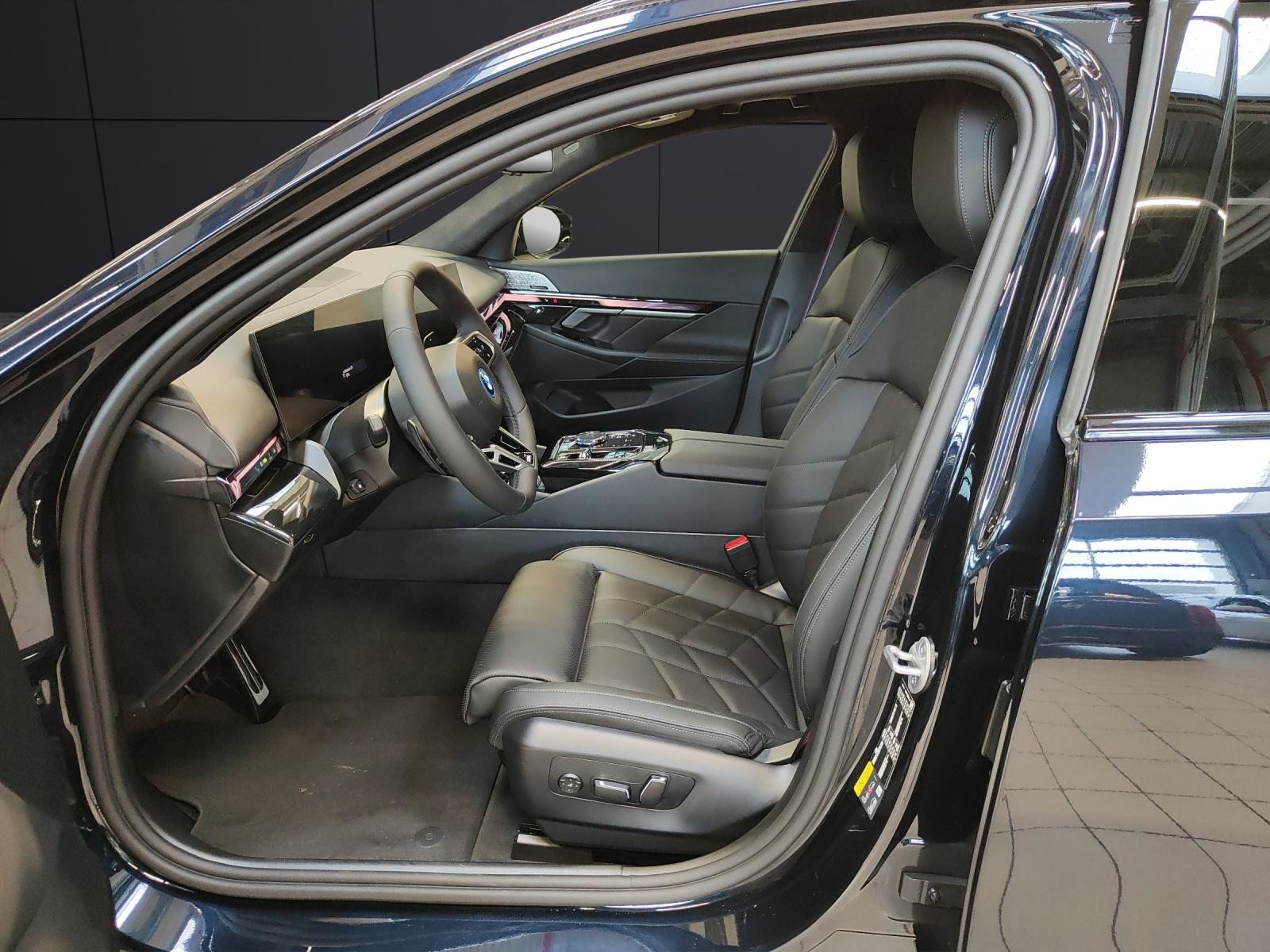 BMW 550e xDrive Touring, Hybride Rechargeable Essence/Électricité, Voiture nouvelle, Automatique - 2
