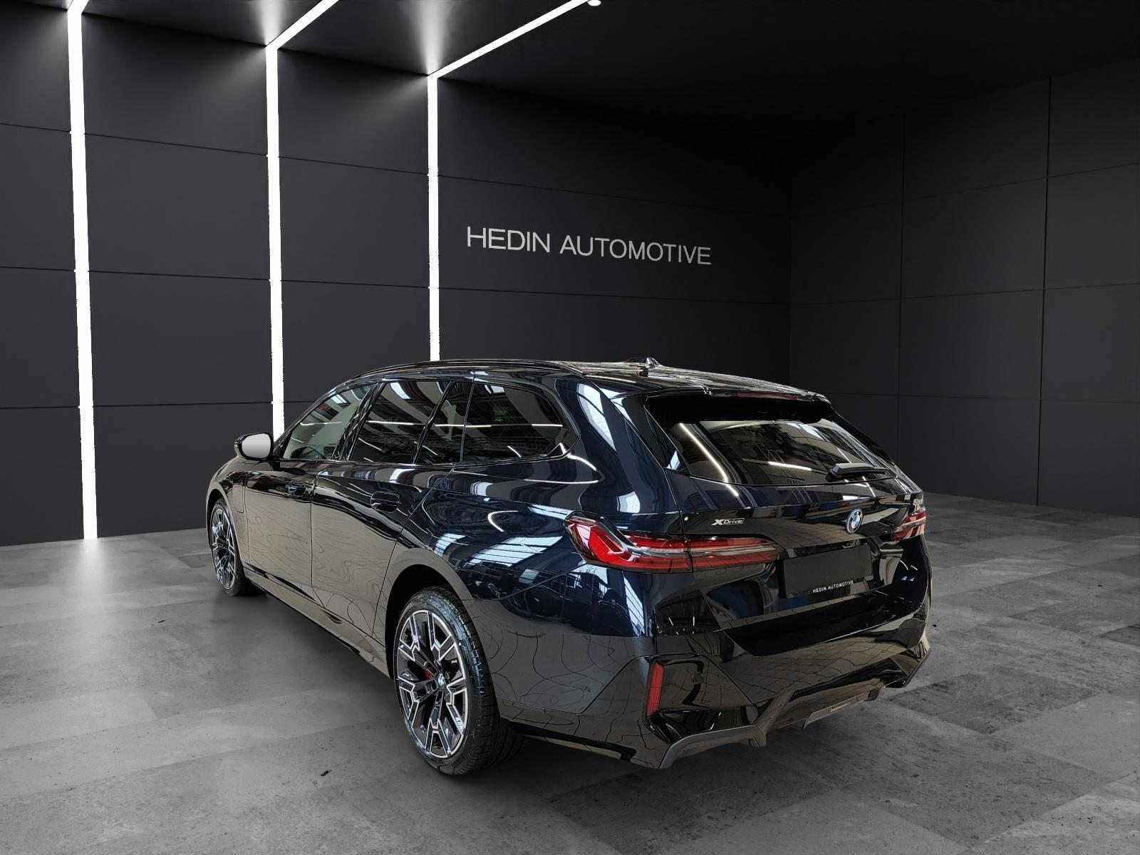 BMW 550e xDrive Touring, Hybride Rechargeable Essence/Électricité, Voiture nouvelle, Automatique - 3