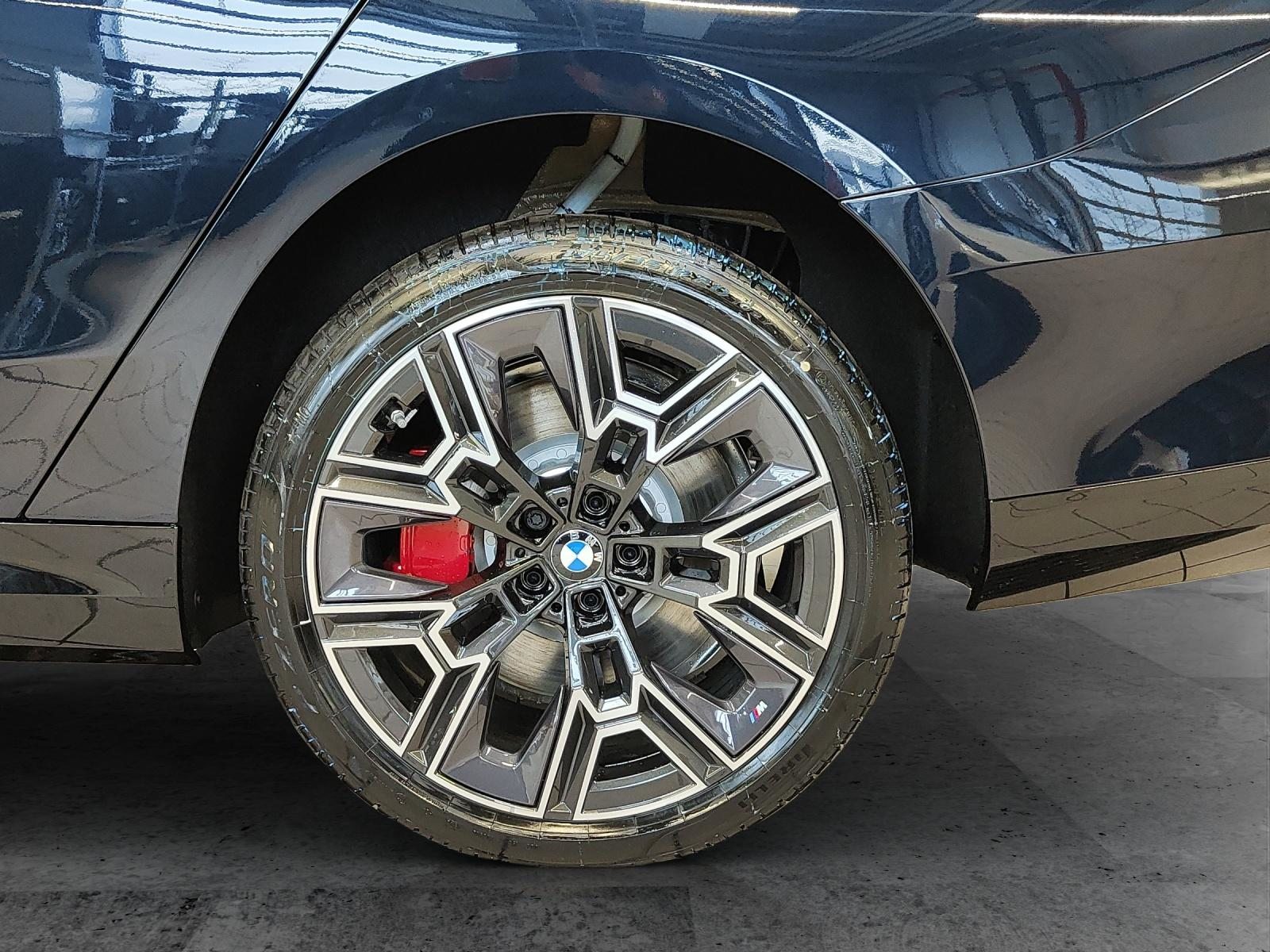 BMW 550e xDrive Touring, Hybride Rechargeable Essence/Électricité, Voiture nouvelle, Automatique - 7