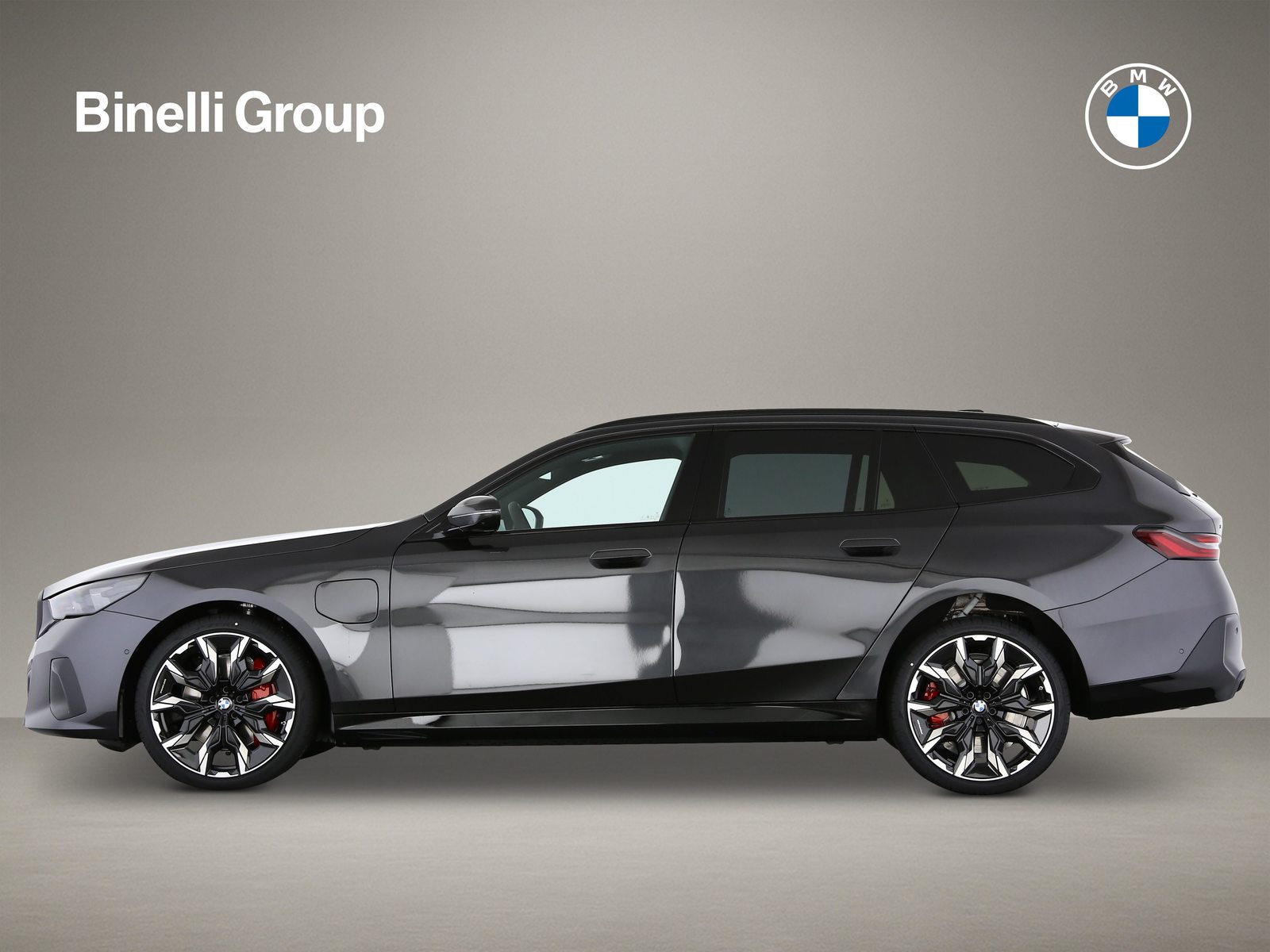 BMW 550e xDrive Touring, Plug-in-Hybrid Benzina/Elettrica, Auto nuove, Automatico - 2