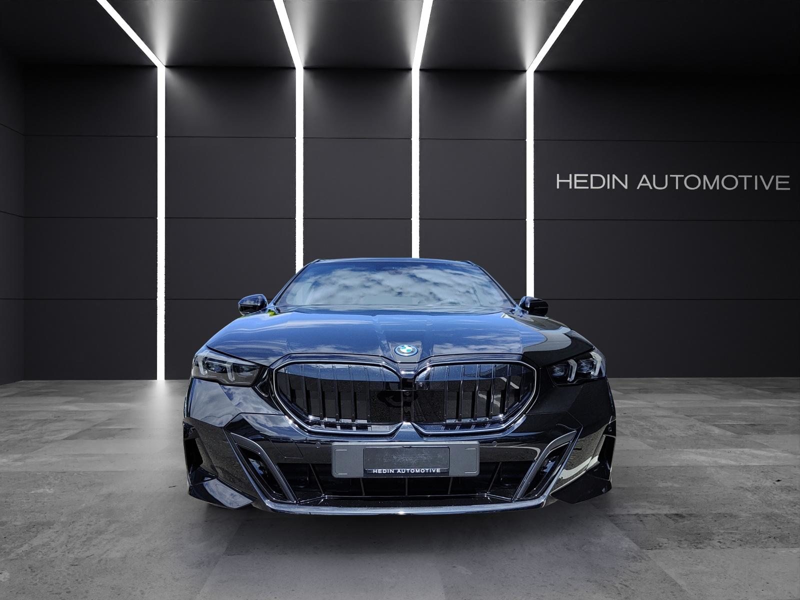 BMW 550e xDrive Touring, Plug-in-Hybrid Benzin/Elektro, Neuwagen, Automatik - 3