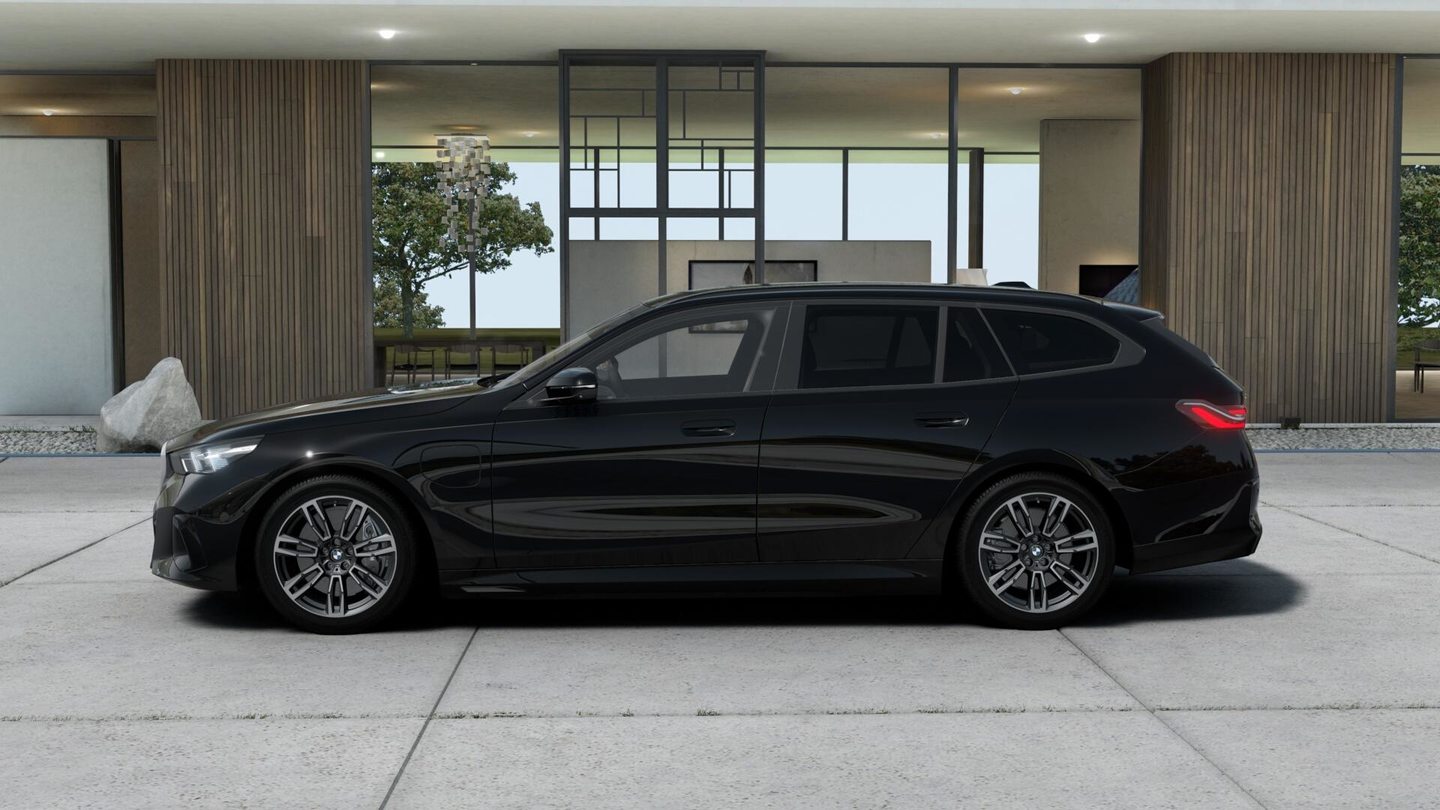 BMW 550e xDrive Touring, Hybride Rechargeable Essence/Électricité, Voiture nouvelle, Automatique - 2