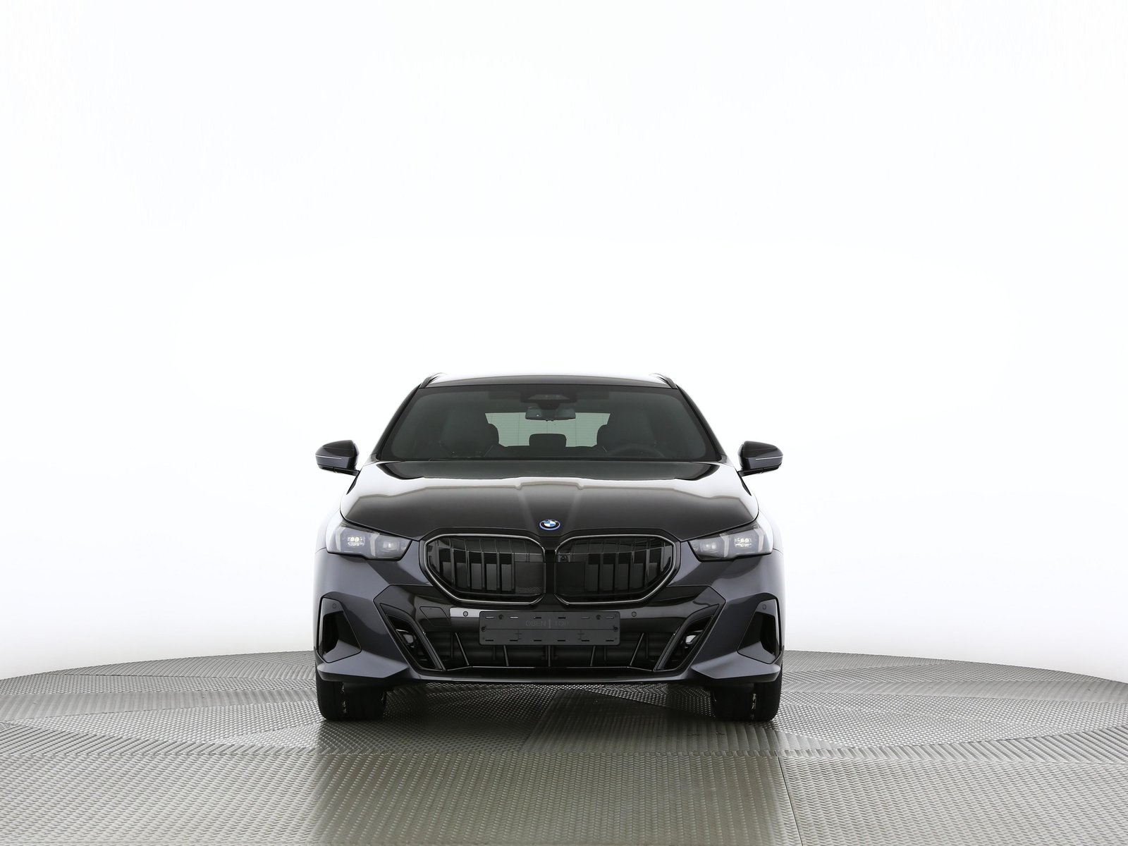 BMW 550e Touring, Plug-in-Hybrid Petrol/Electric, New car, Automatic - 5