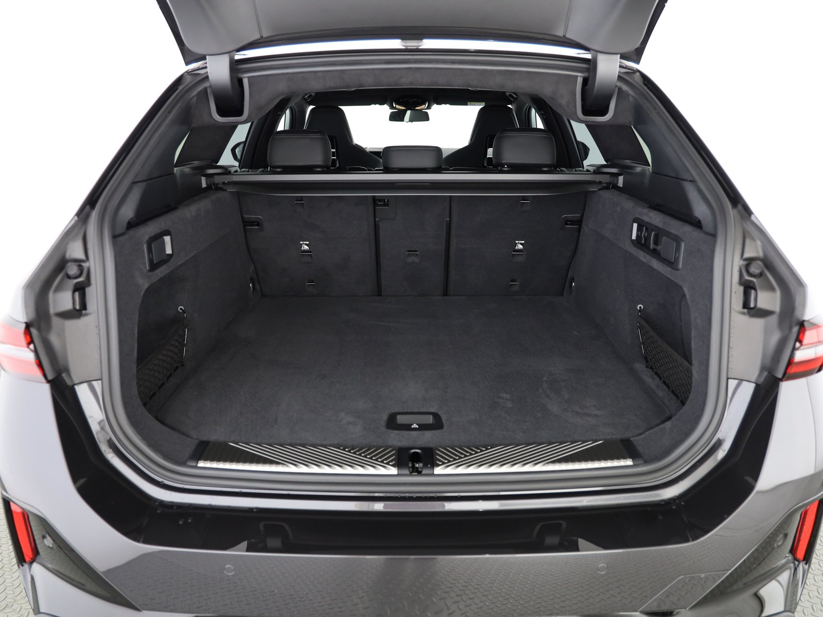 BMW 550e Touring, Plug-in-Hybrid Petrol/Electric, New car, Automatic - 7