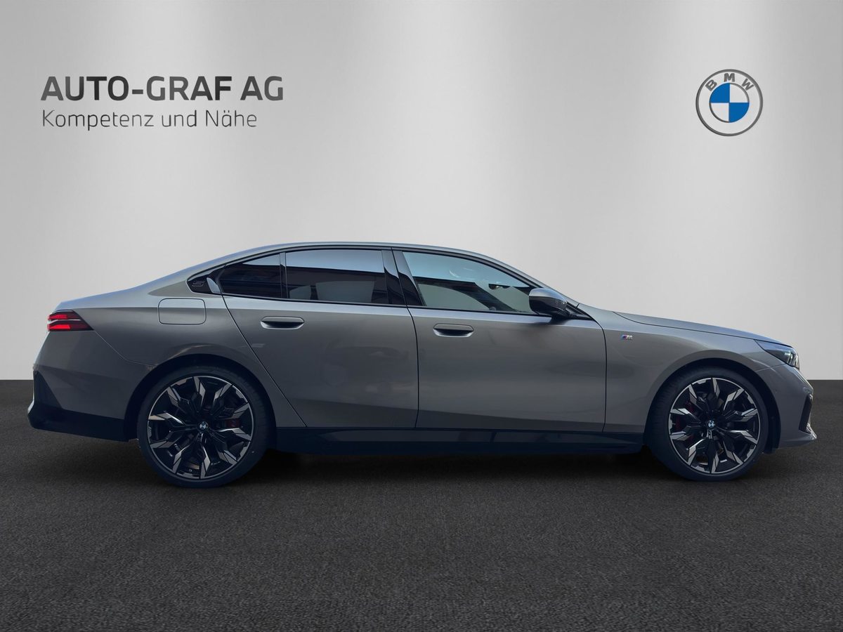 BMW 550e xDrive M Sport Pro, Plug-in-Hybrid Benzina/Elettrica, Auto nuove, Automatico - 6