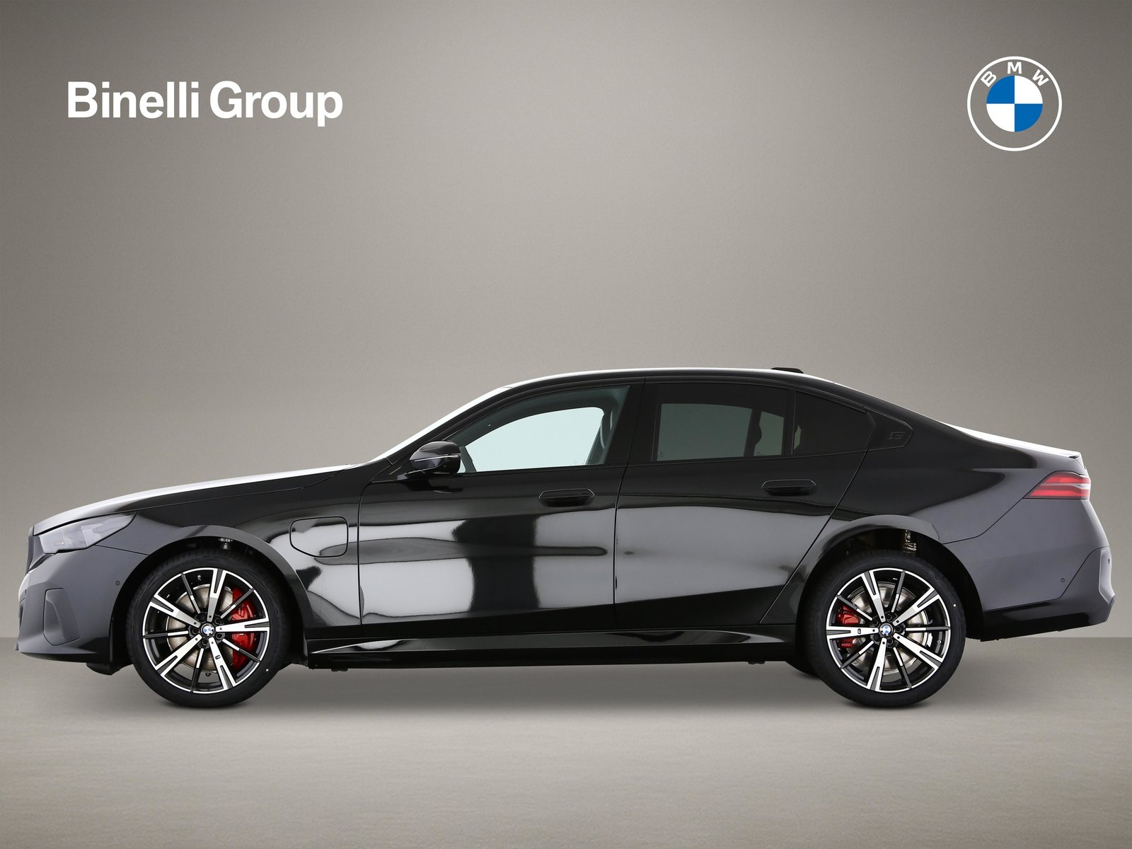 BMW 550e, Plug-in-Hybrid Benzina/Elettrica, Auto nuove, Automatico - 5