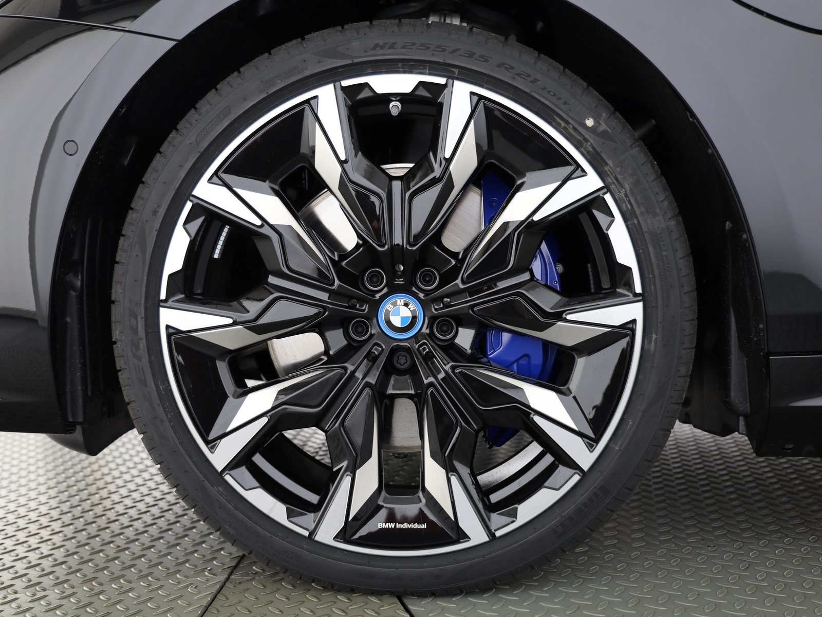 BMW 550e xDrive, Hybride Rechargeable Essence/Électricité, Voiture nouvelle, Automatique - 4
