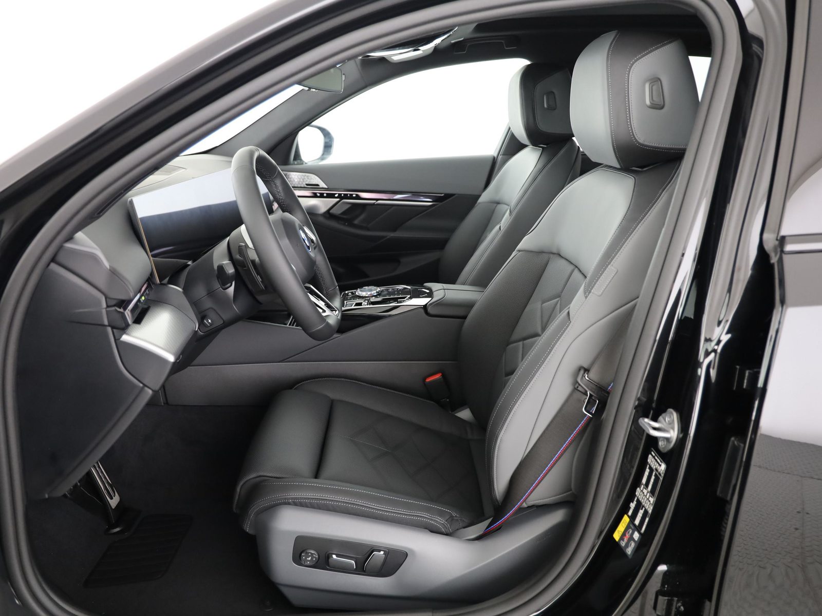 BMW 550e xDrive, Hybride Rechargeable Essence/Électricité, Voiture nouvelle, Automatique - 5