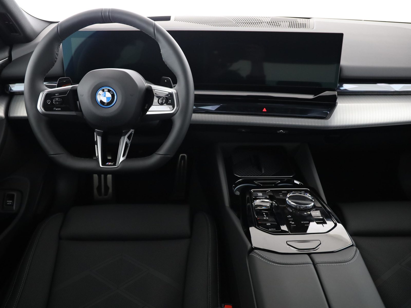 BMW 550e xDrive, Hybride Rechargeable Essence/Électricité, Voiture nouvelle, Automatique - 6