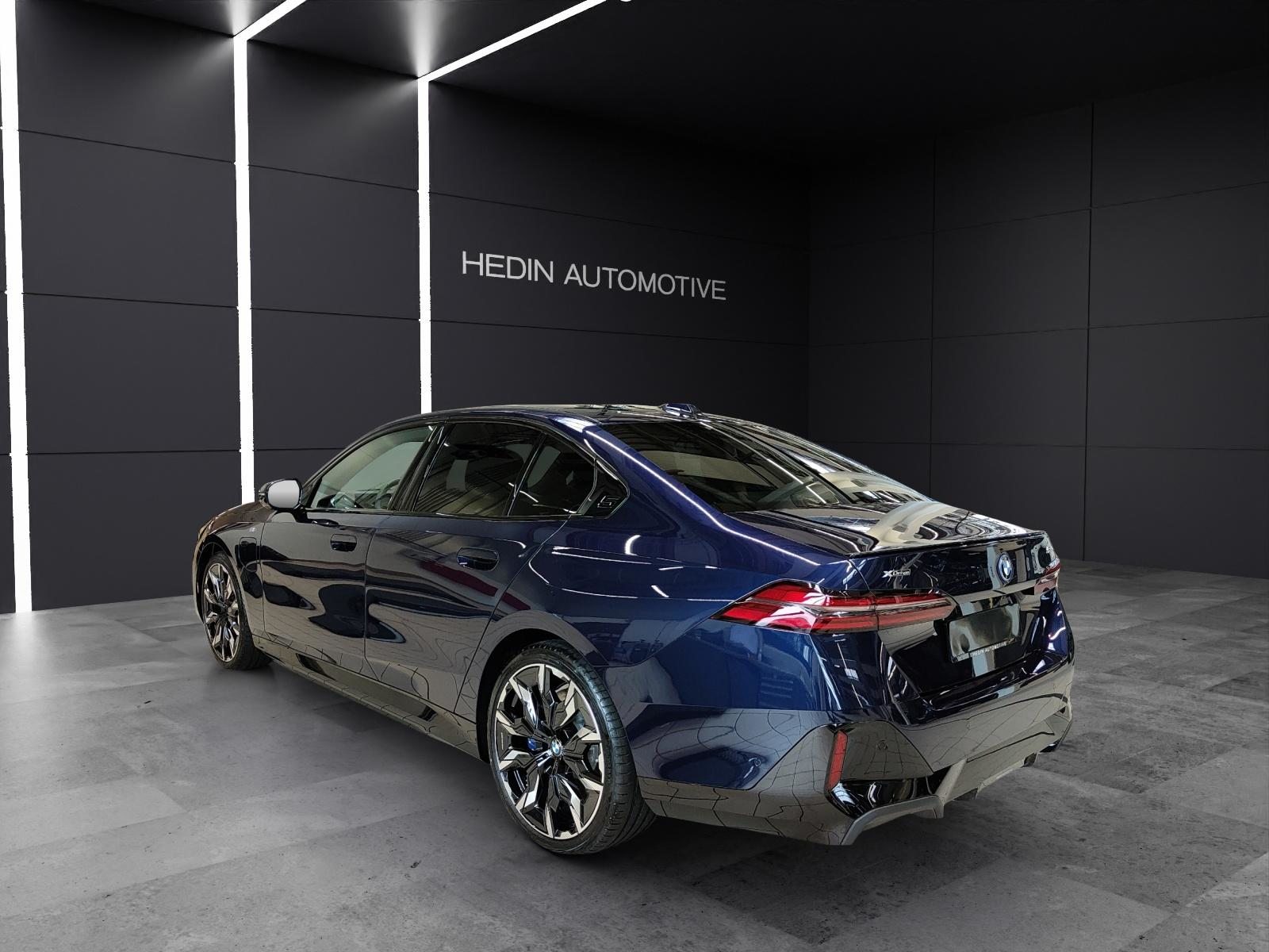BMW 550e xDrive, Hybride Rechargeable Essence/Électricité, Voiture de démonstration, Automatique - 3