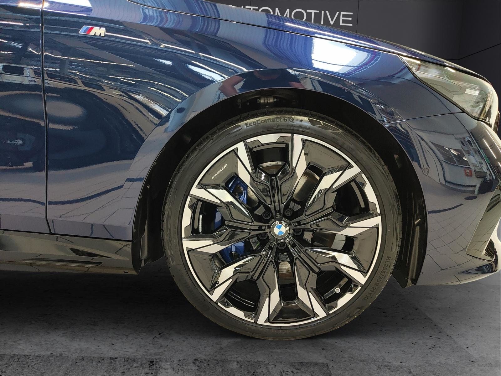BMW 550e xDrive, Hybride Rechargeable Essence/Électricité, Voiture de démonstration, Automatique - 7