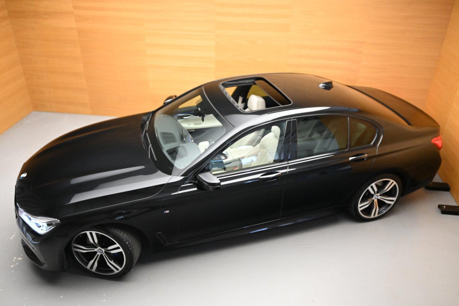 BMW 740d Steptronic M-Sport, Diesel, Second hand / Used, Automatic - 3