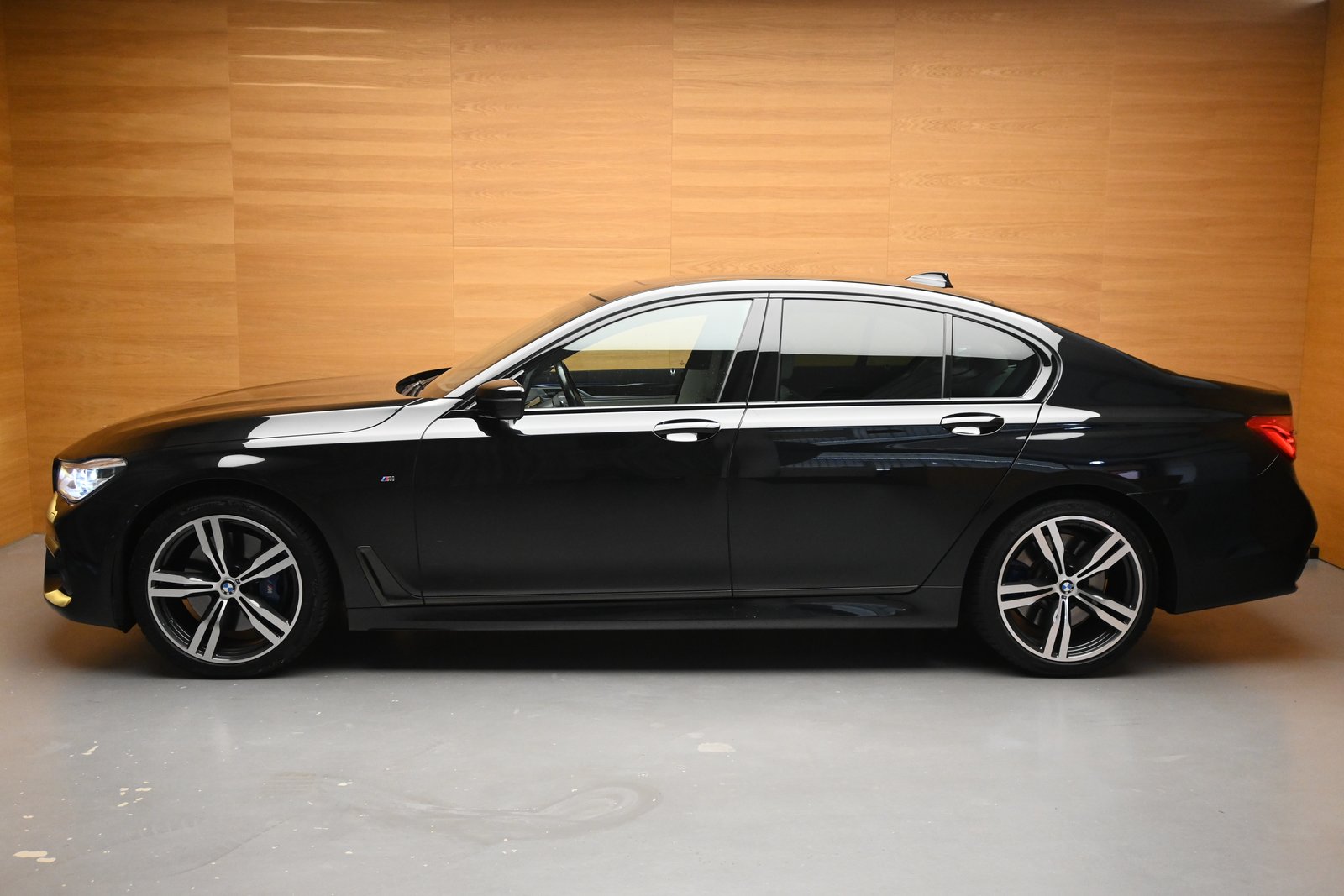 BMW 740d Steptronic M-Sport, Diesel, Second hand / Used, Automatic - 4