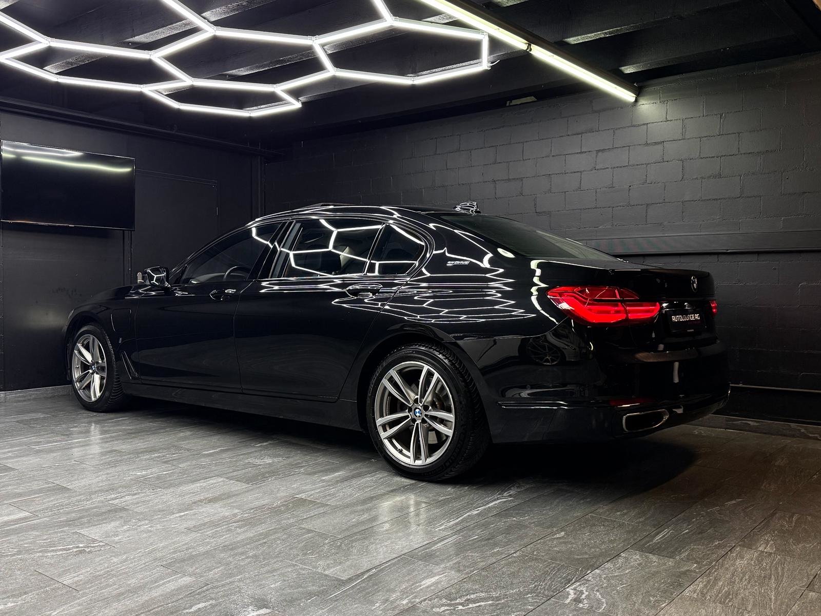 BMW 740Le iPerformance Steptronic, Plug-in-Hybrid Petrol/Electric, Second hand / Used, Automatic - 5