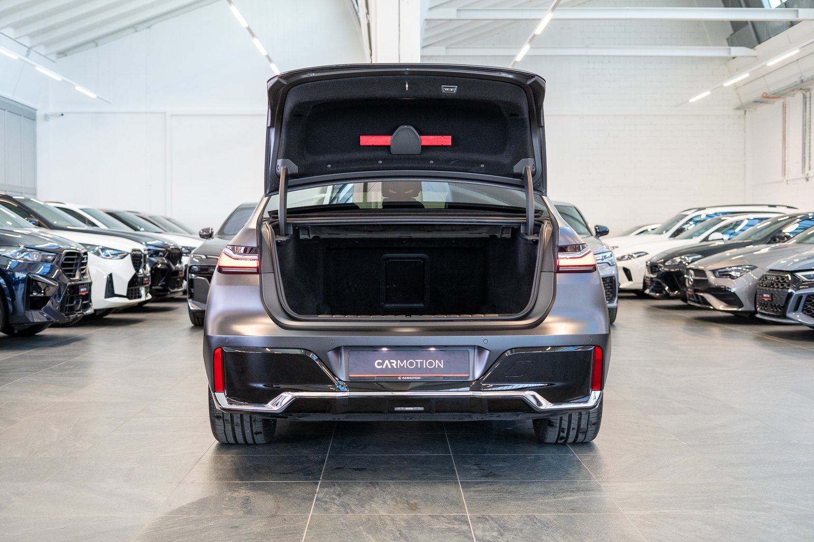 BMW 740d / Theatre Screen / 360 Kamera / Bowers Wili, Diesel, Occasion / Gebraucht, Automatik - 7