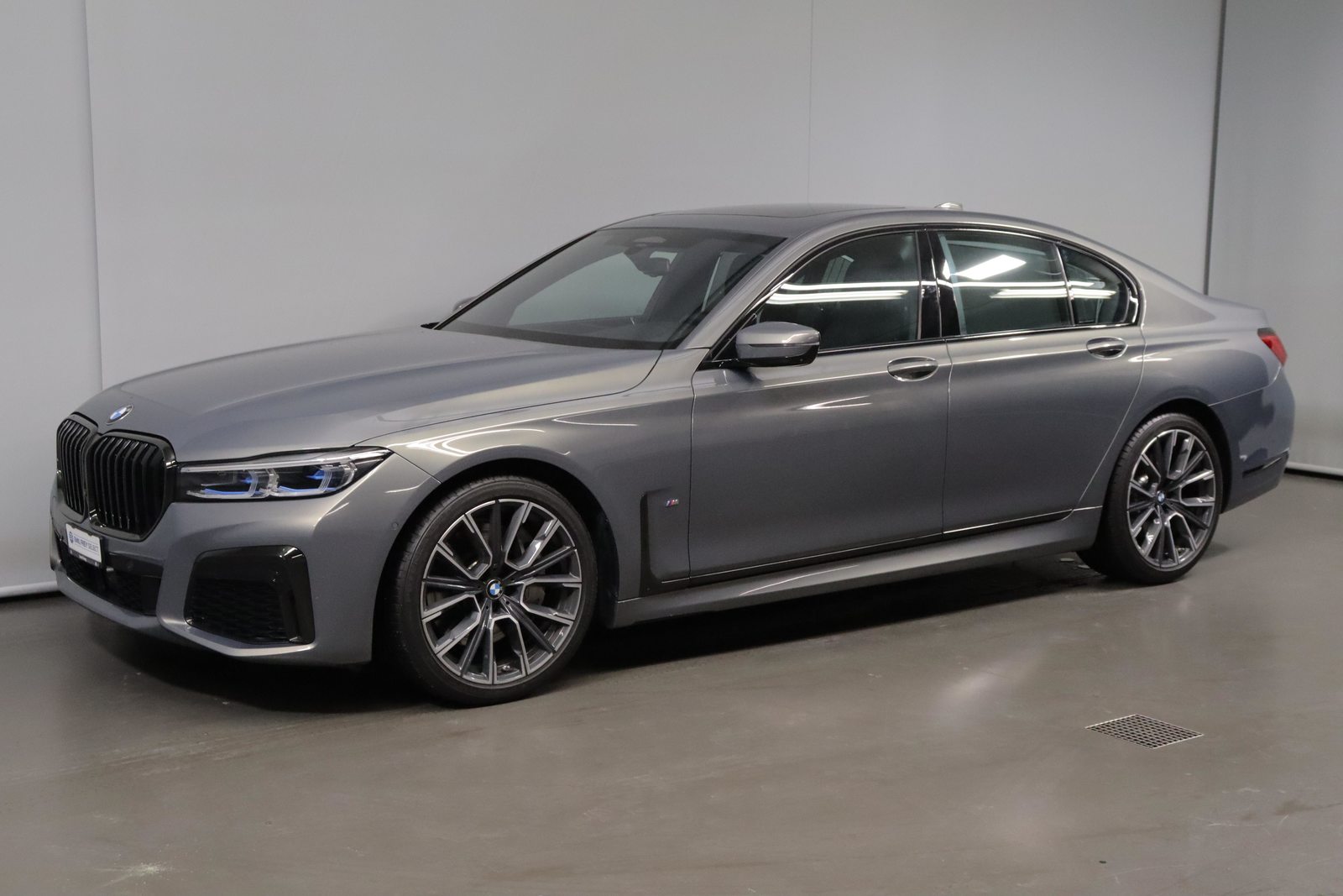 BMW 740d xDrive, Mild-Hybrid Diesel/Electric, Second hand / Used, Automatic - 2