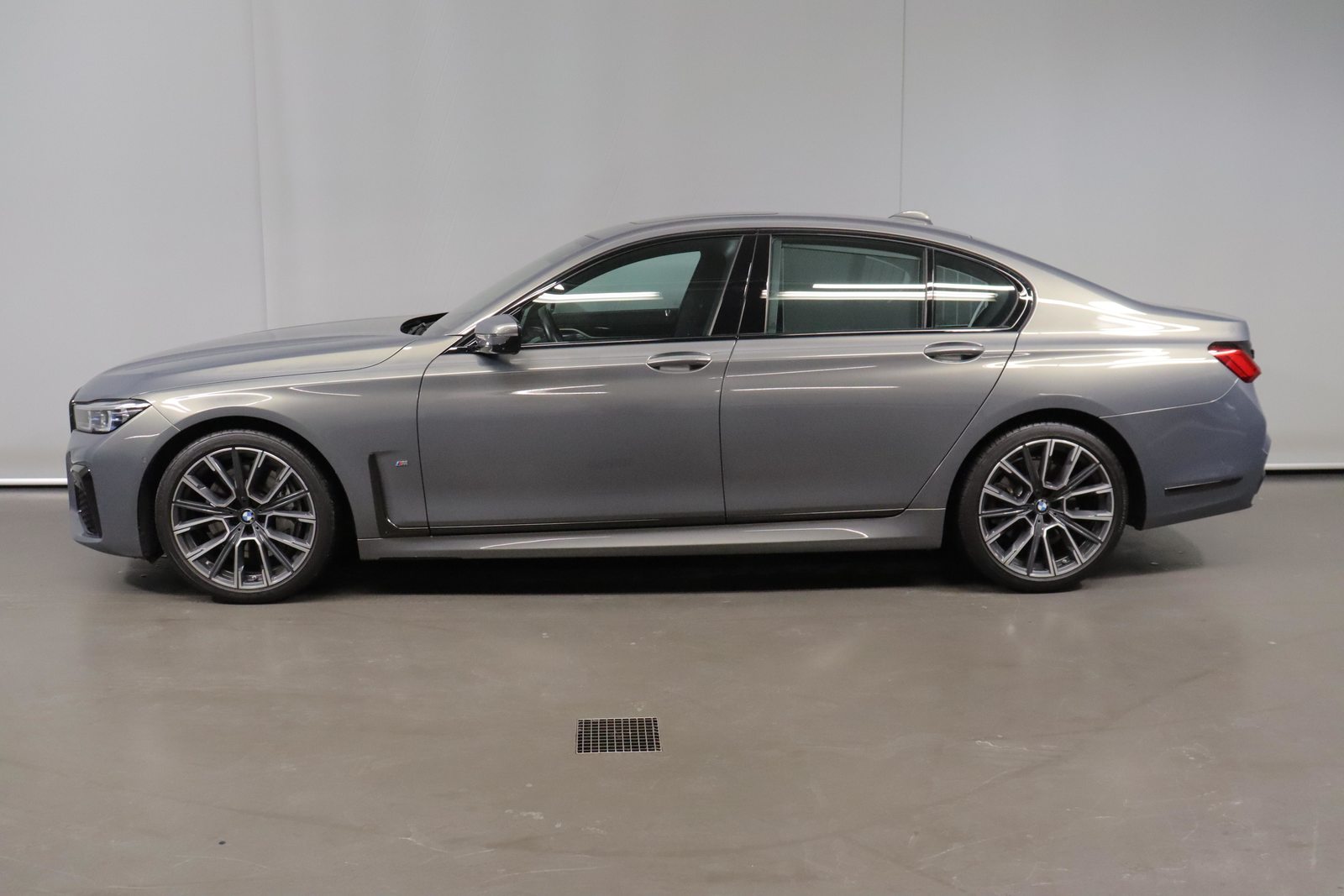 BMW 740d xDrive, Mild-Hybrid Diesel/Electric, Second hand / Used, Automatic - 5