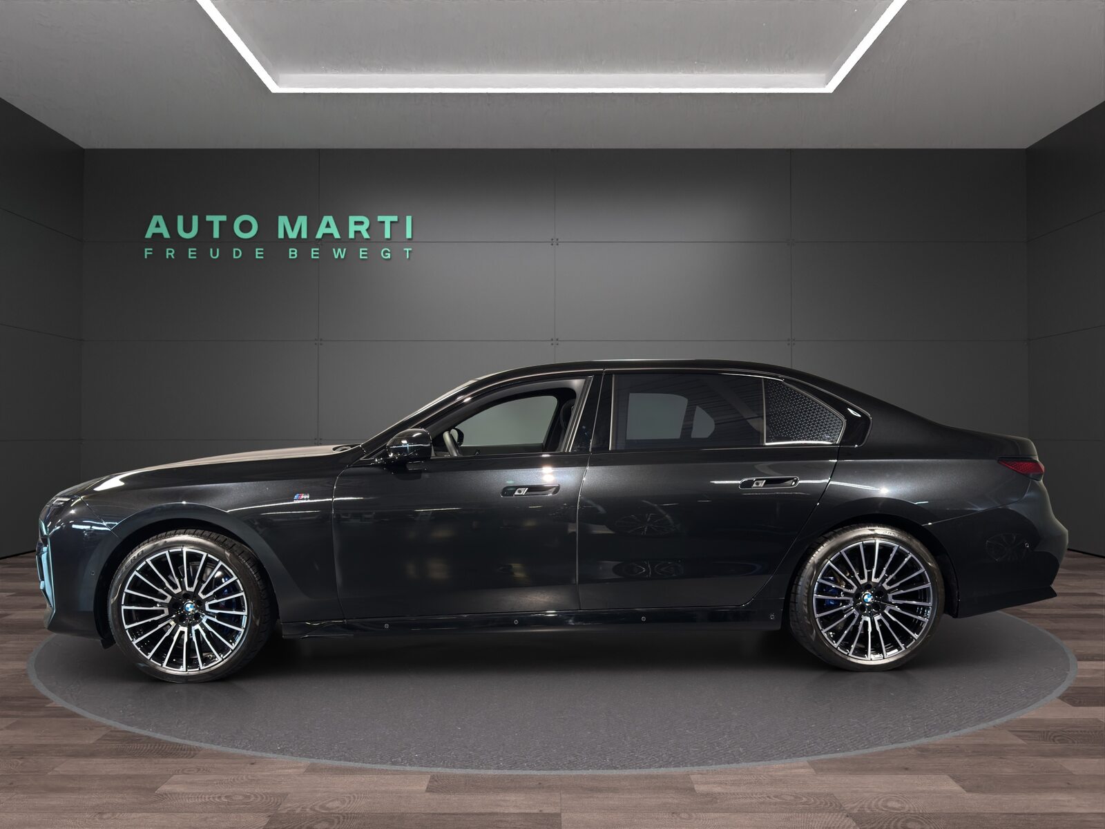 BMW 740d xDrive M Sport, Mild-Hybrid Diesel/Electric, Second hand / Used, Automatic - 2