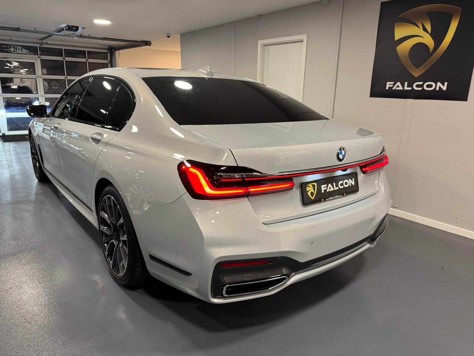 BMW 745Le M Sport Steptronic, Voll-Hybrid Benzin/Elektro, Occasion / Gebraucht, Automatik - 5
