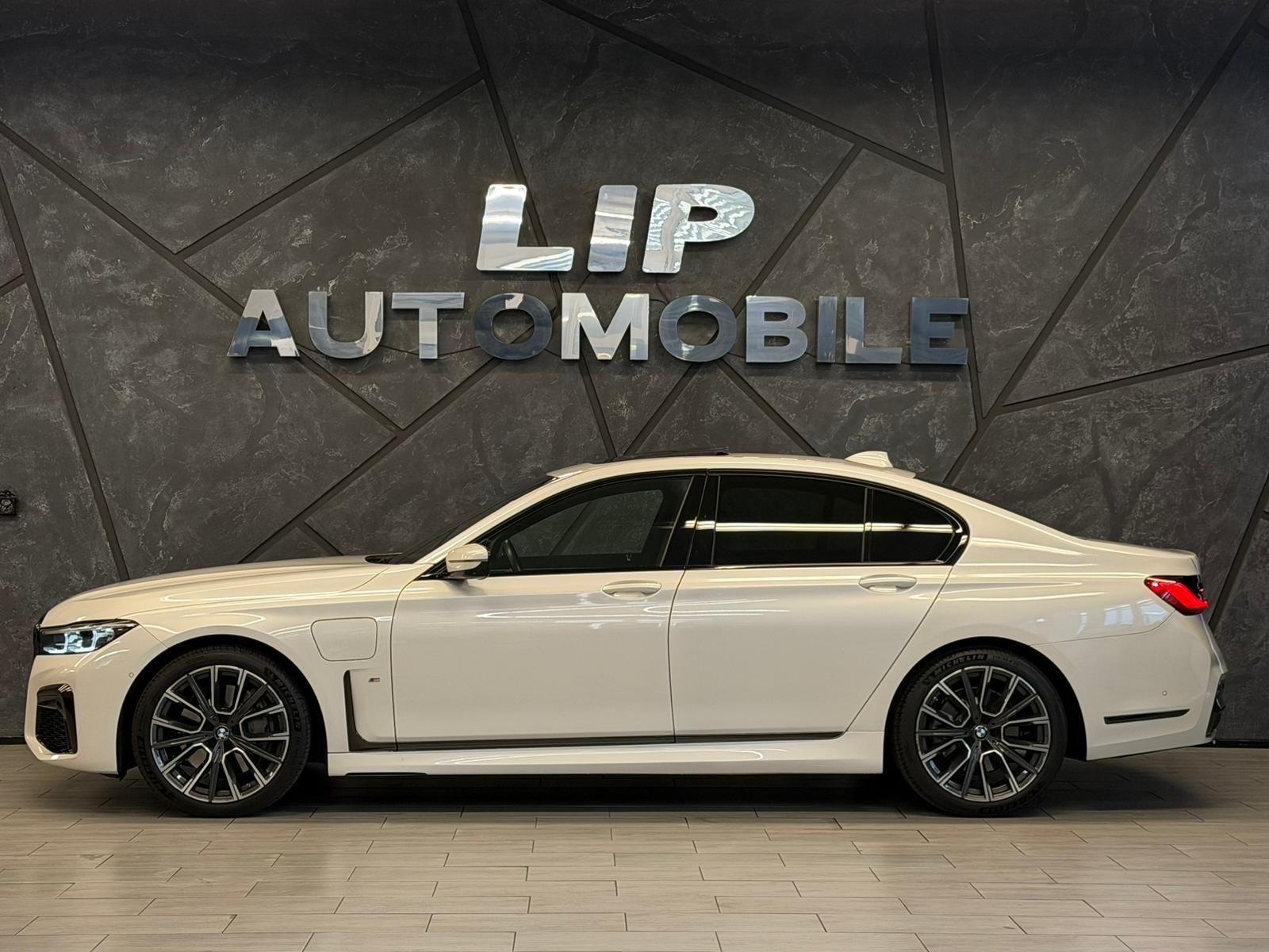 BMW 745Le M Sport Steptronic, Voll-Hybrid Benzin/Elektro, Occasion / Gebraucht, Automatik - 5