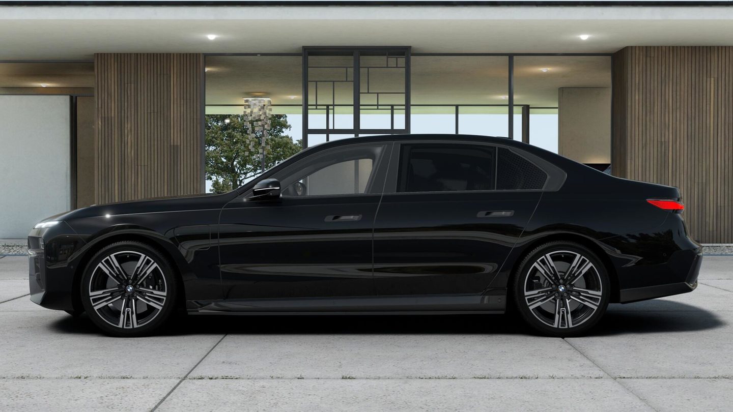 BMW 750e xDrive, Plug-in-Hybrid Petrol/Electric, New car, Automatic - 2
