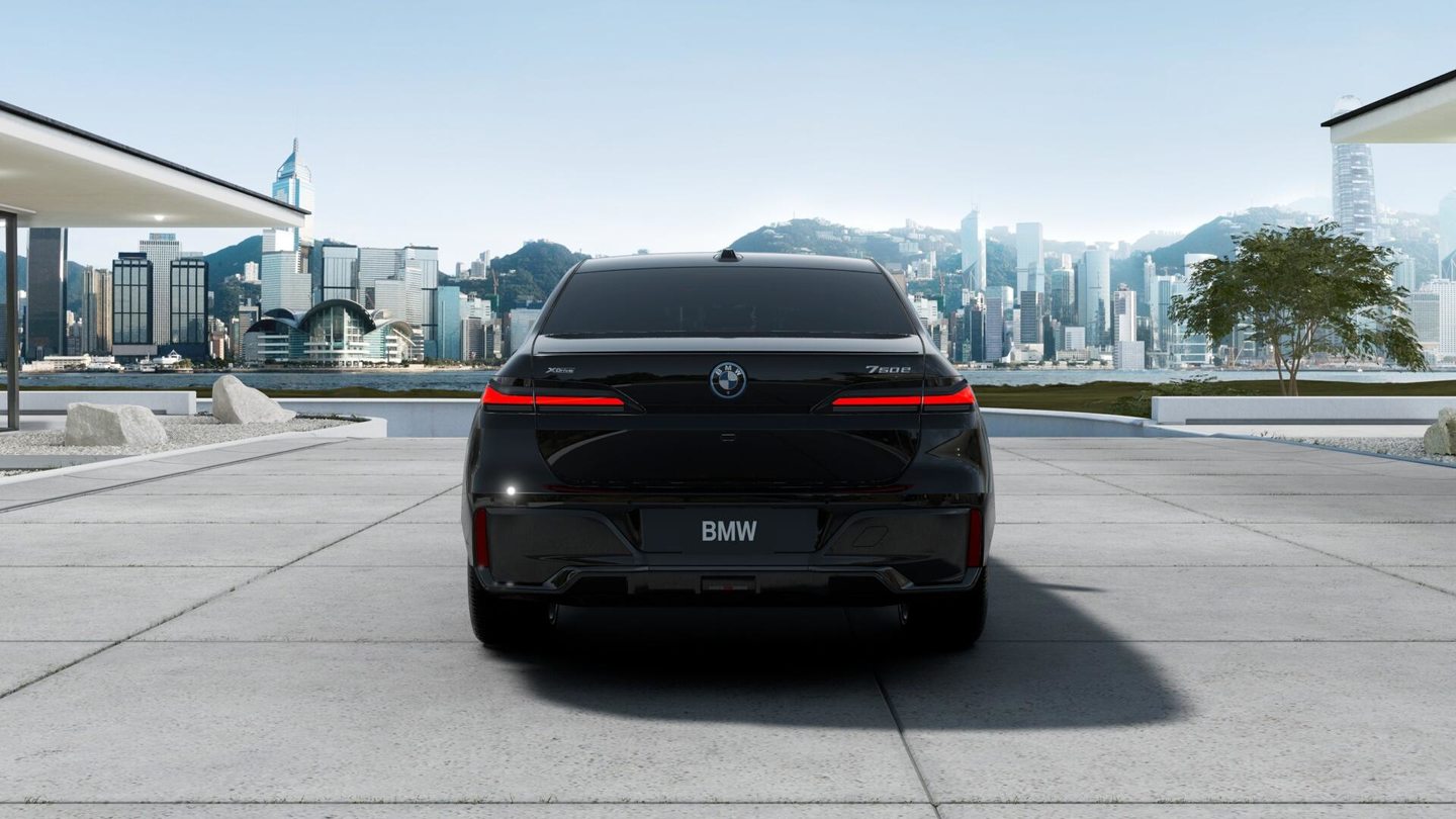 BMW 750e xDrive, Plug-in-Hybrid Petrol/Electric, New car, Automatic - 4