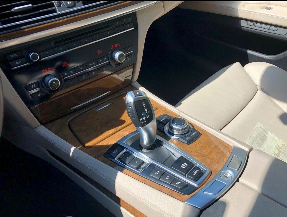 BMW 750i xDrive, Benzin, Occasion / Gebraucht, Automatik - 6