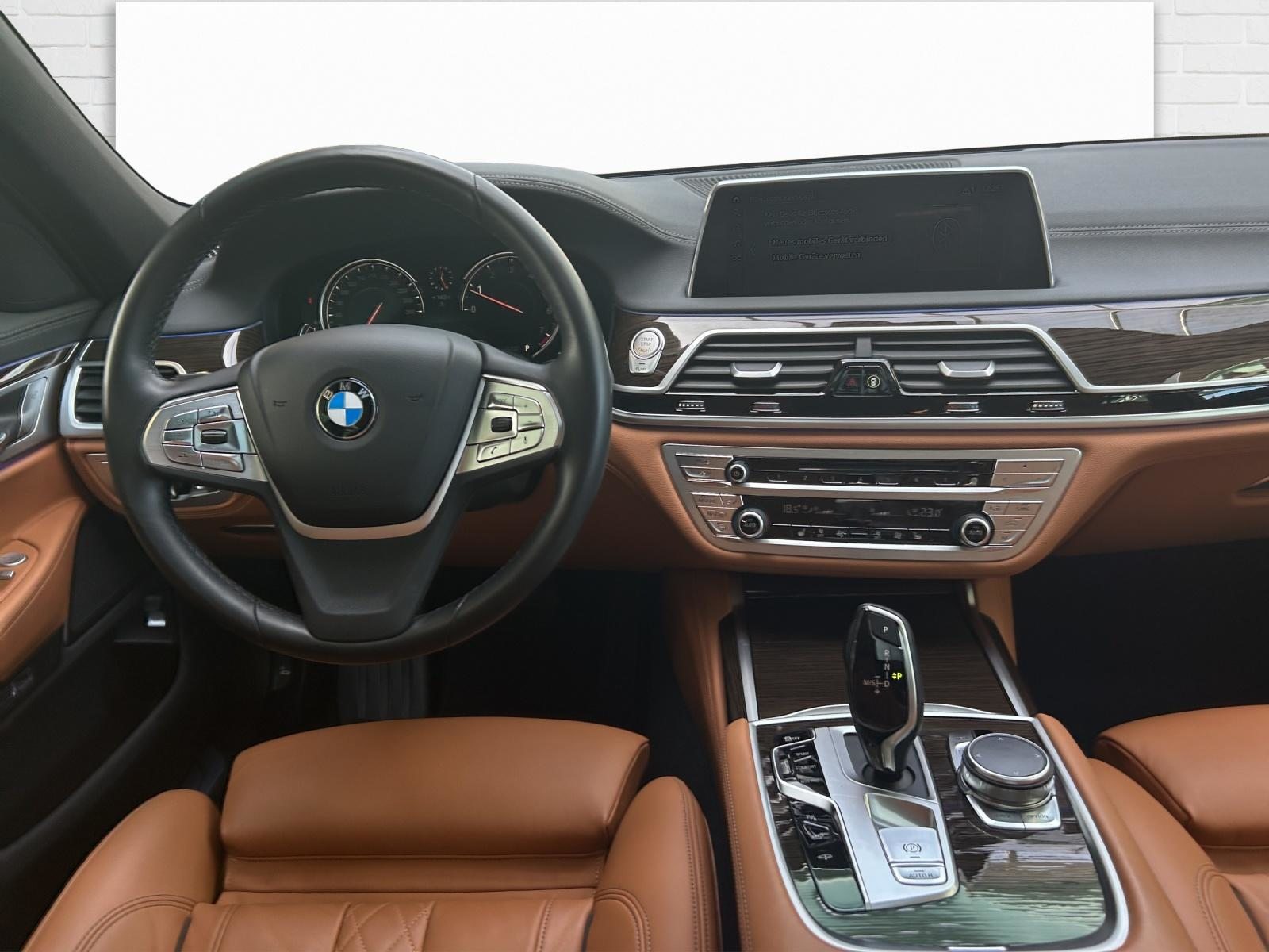 BMW 750i xDrive, Benzina, Occasioni / Usate, Automatico - 7