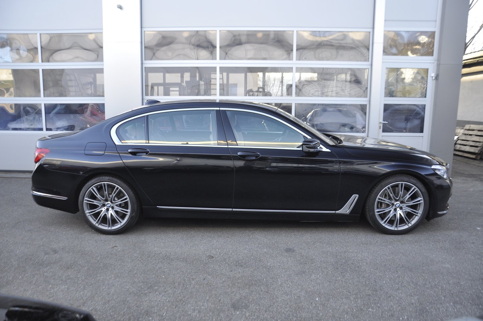 BMW 750Li Steptronic Pure Excellence, Petrol, Second hand / Used, Automatic - 2
