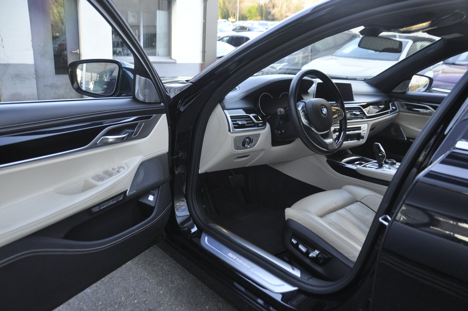 BMW 750Li Steptronic Pure Excellence, Petrol, Second hand / Used, Automatic - 4