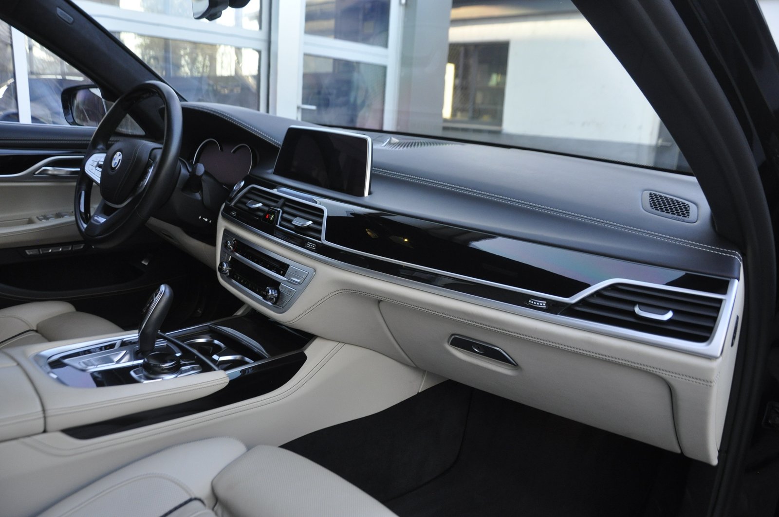 BMW 750Li Steptronic Pure Excellence, Petrol, Second hand / Used, Automatic - 7