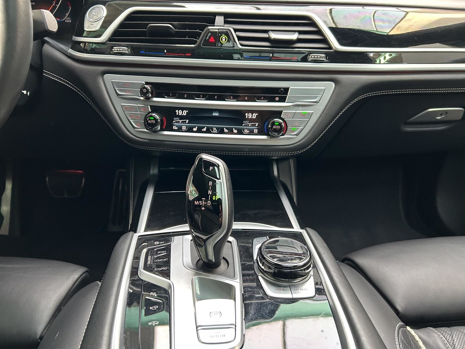 BMW 750i xDrive SAG, Essence, Occasion / Utilisé, Automatique - 7