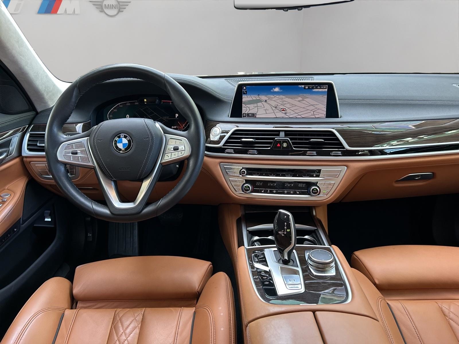 BMW 750i xDrive, Benzina, Occasioni / Usate, Automatico - 7