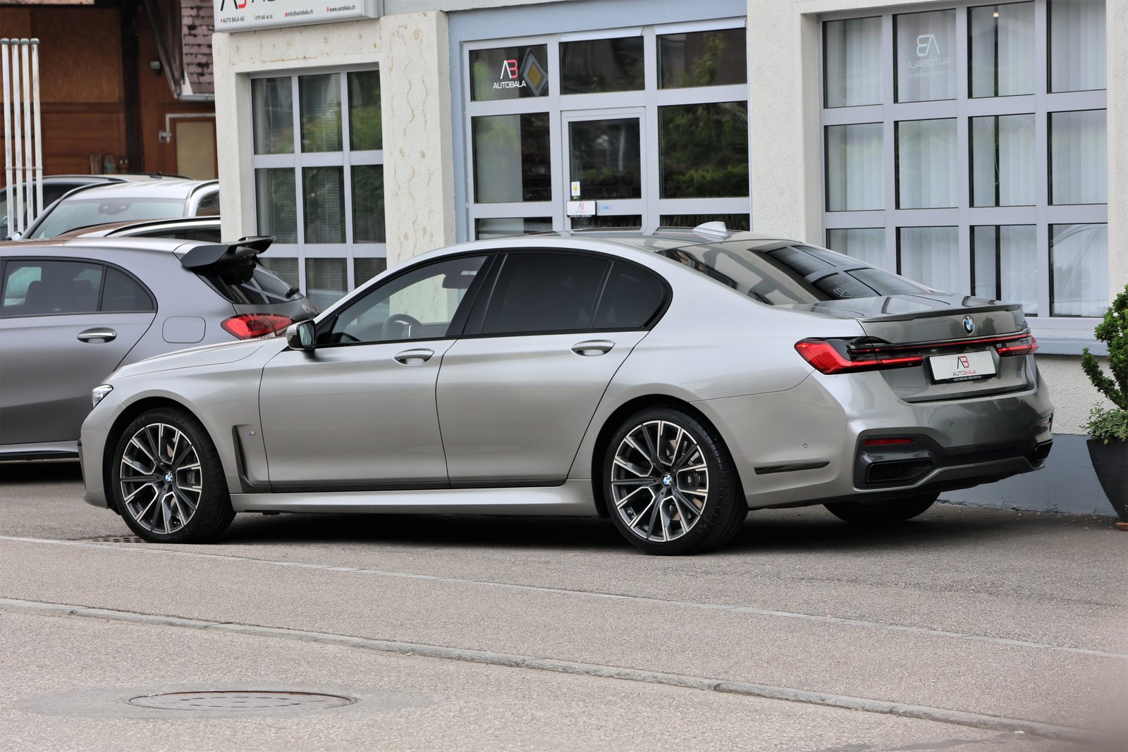 BMW 750i Steptronic M-Sport, Benzin, Occasion / Gebraucht, Automatik - 5
